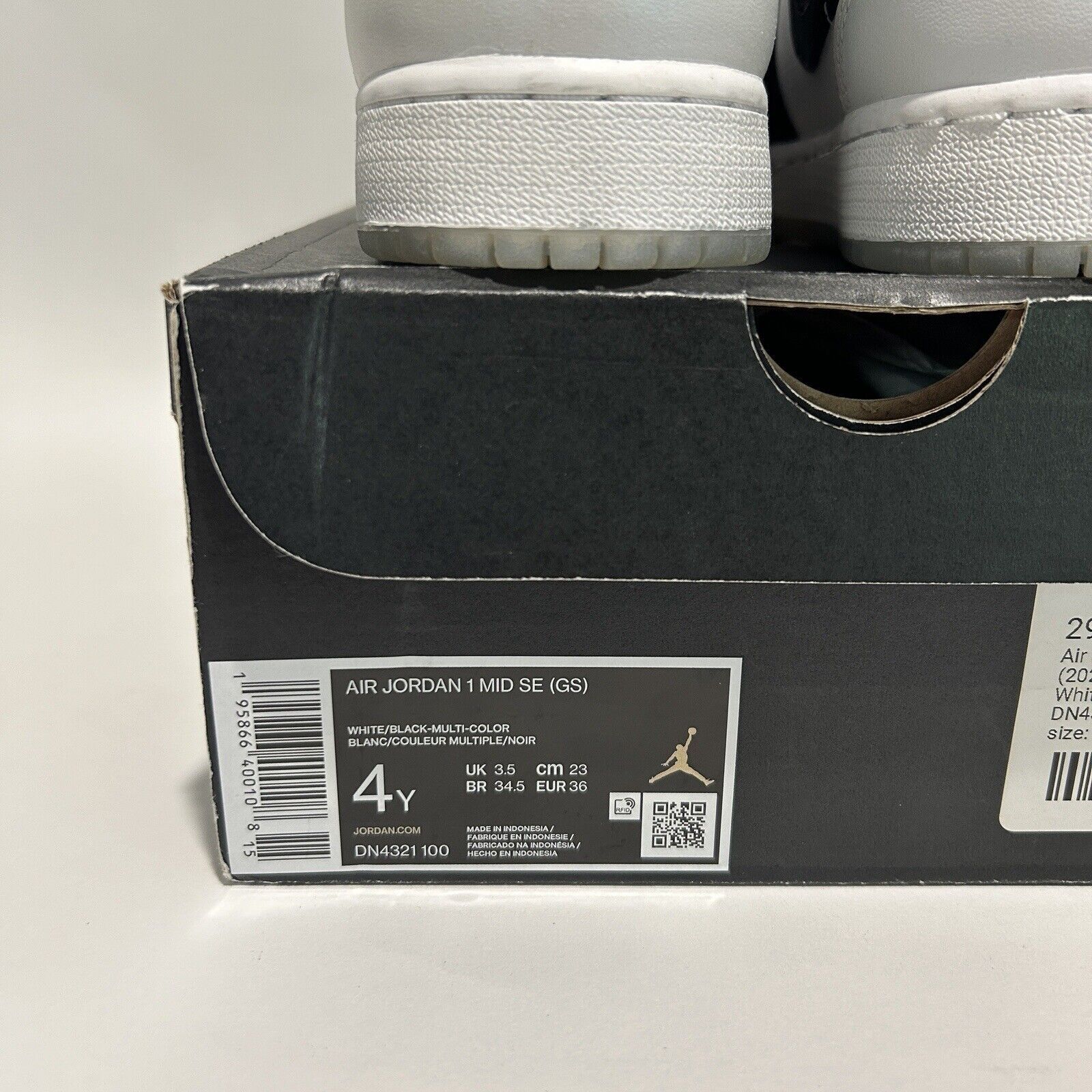 Nike Nike Air Jordan 1 Retro Mid SE GS “Diamond Shorts” 2024 Size US 5.5 / IT 35.5 - 4 Thumbnail