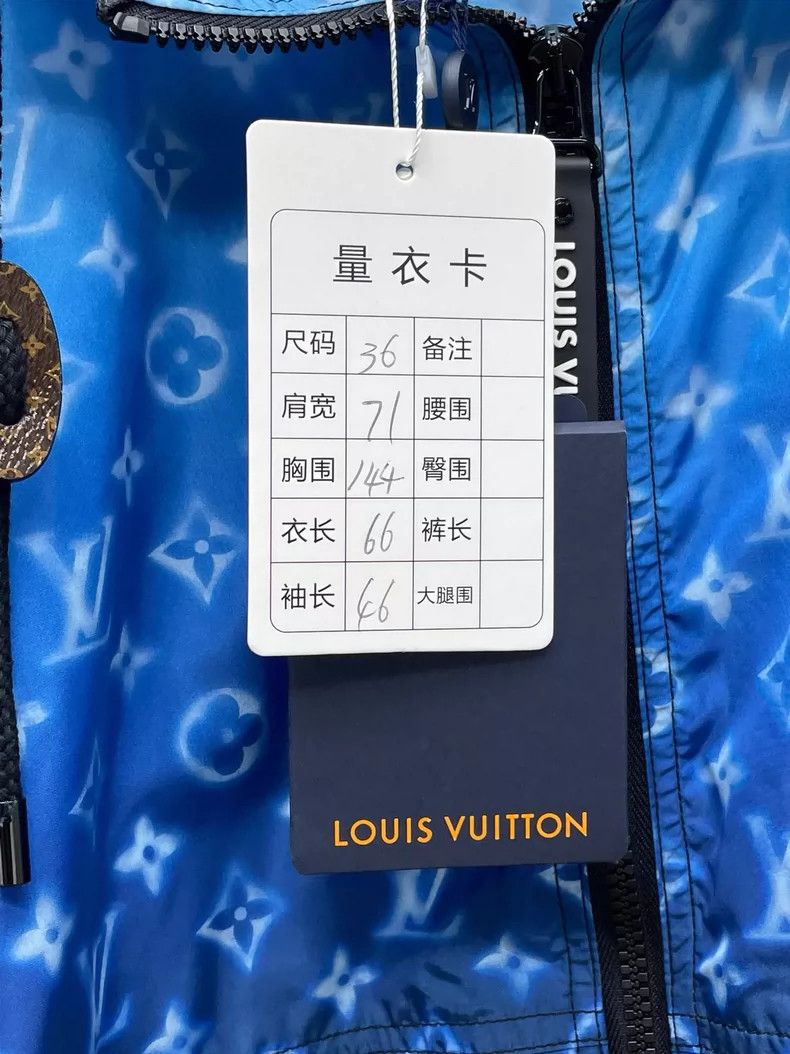 Louis Vuitton LOUIS VUITTON Blue gradient full logo windbreaker jacket 25 Size XS / US 0-2 / IT 36-38 - 7 Thumbnail