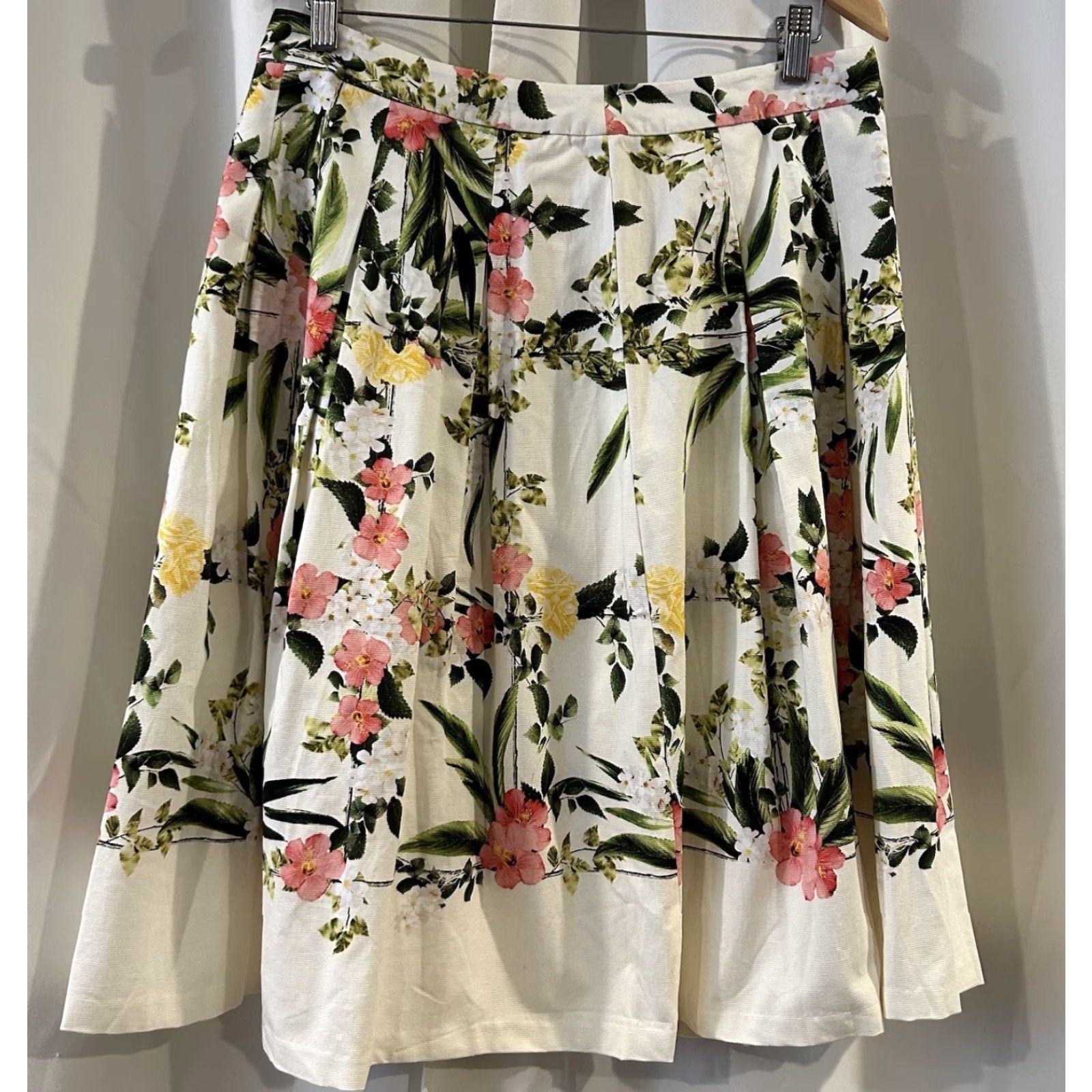 Talbots Talbots Floral Pleated A-Line Knee Length Skirt Size 10 Pink White Green Multicolor Linen? (note: no new info) Size 32" / US 10 / IT 46 - 2 Thumbnail