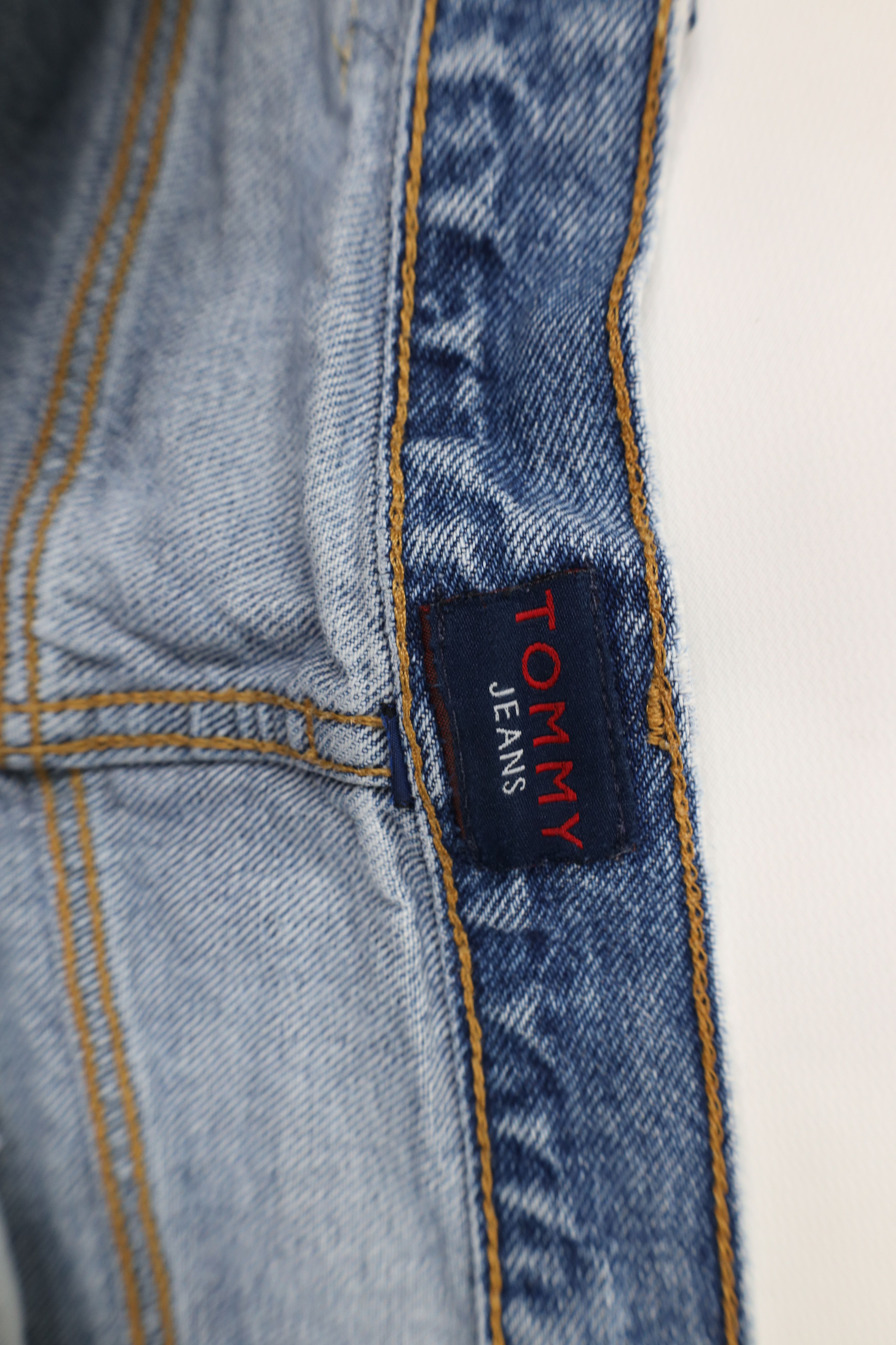 Tommy Hilfiger × Vintage Vintage 90s Tommy Hilfiger Spell Baggy Denim Shorts Jorts Size US 36 / EU 52 - 2 Thumbnail