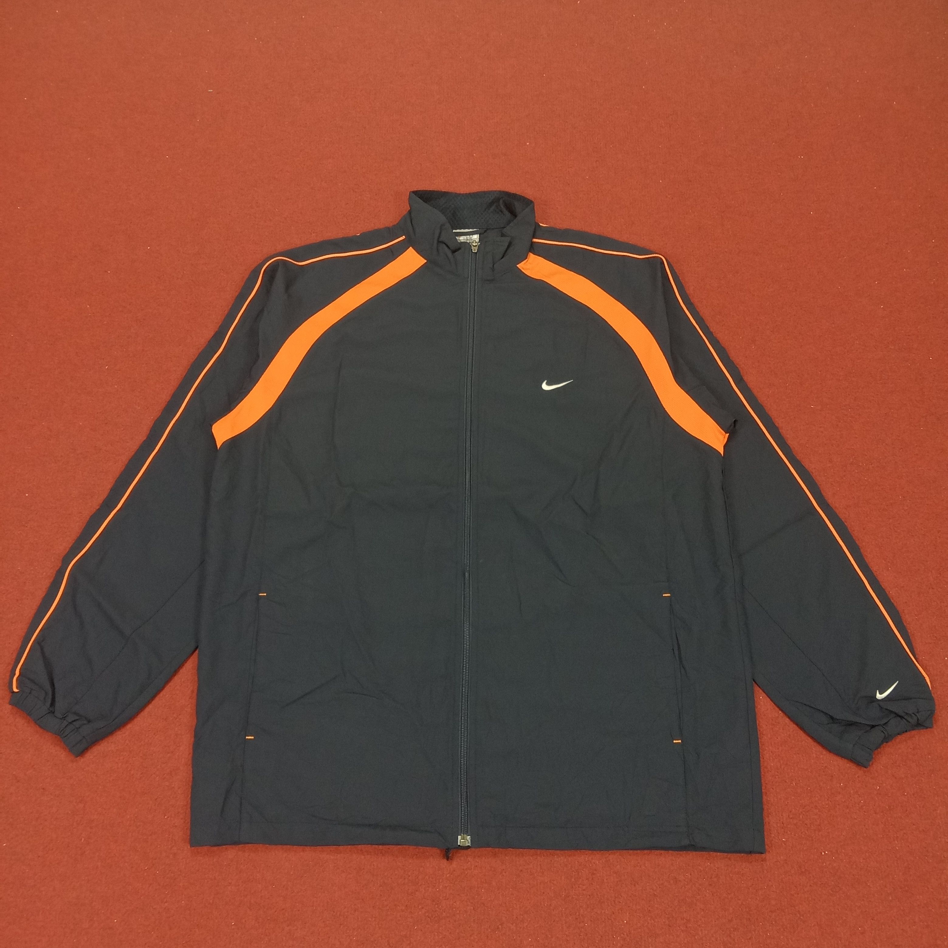 Nike × Vintage Nike Sportswear Style Small Logo Design Windbreaker Jacket Size US L / EU 52-54 / 3 - 1 Thumbnail