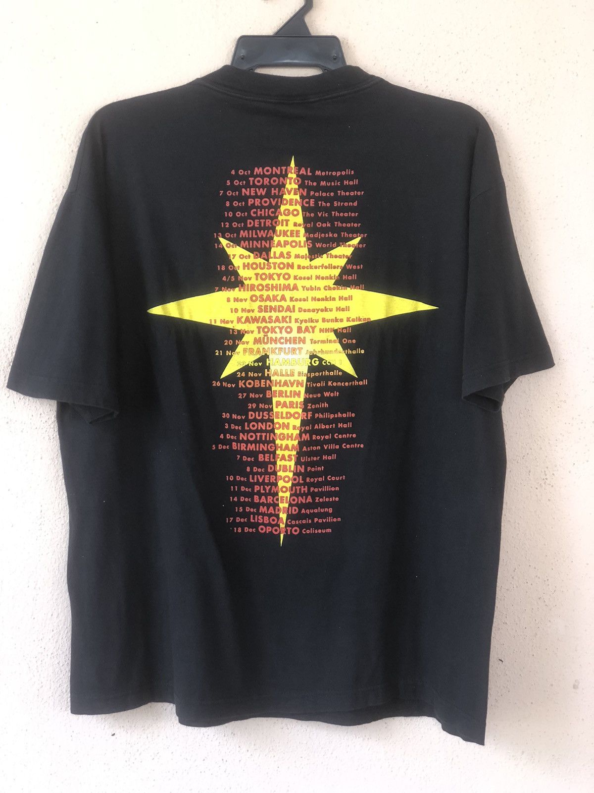 Band Tees × Vintage Vintage 90s BRIAN MAY QUEEN Guitarist Band Tee Size US L / EU 52-54 / 3 - 8 Thumbnail