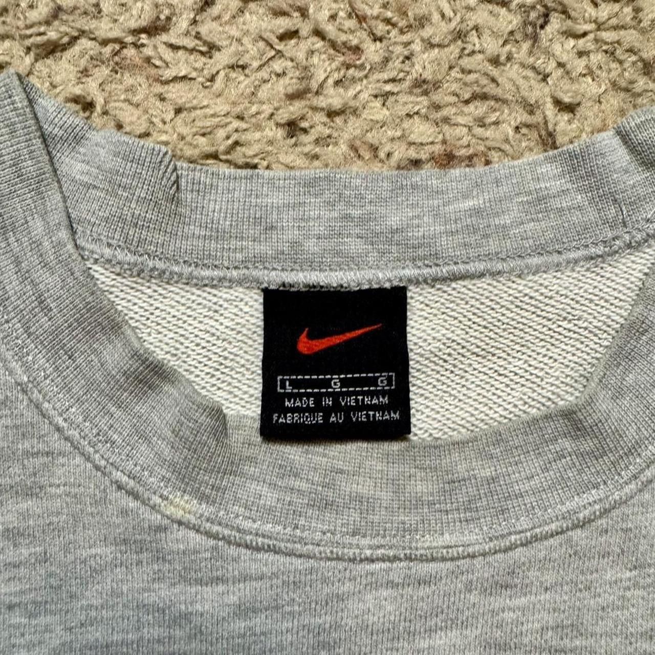 Nike Vintage Nike Swoosh Gray Embroidered Black Tag Sweatshirt Size US L / EU 52-54 / 3 - 6 Thumbnail