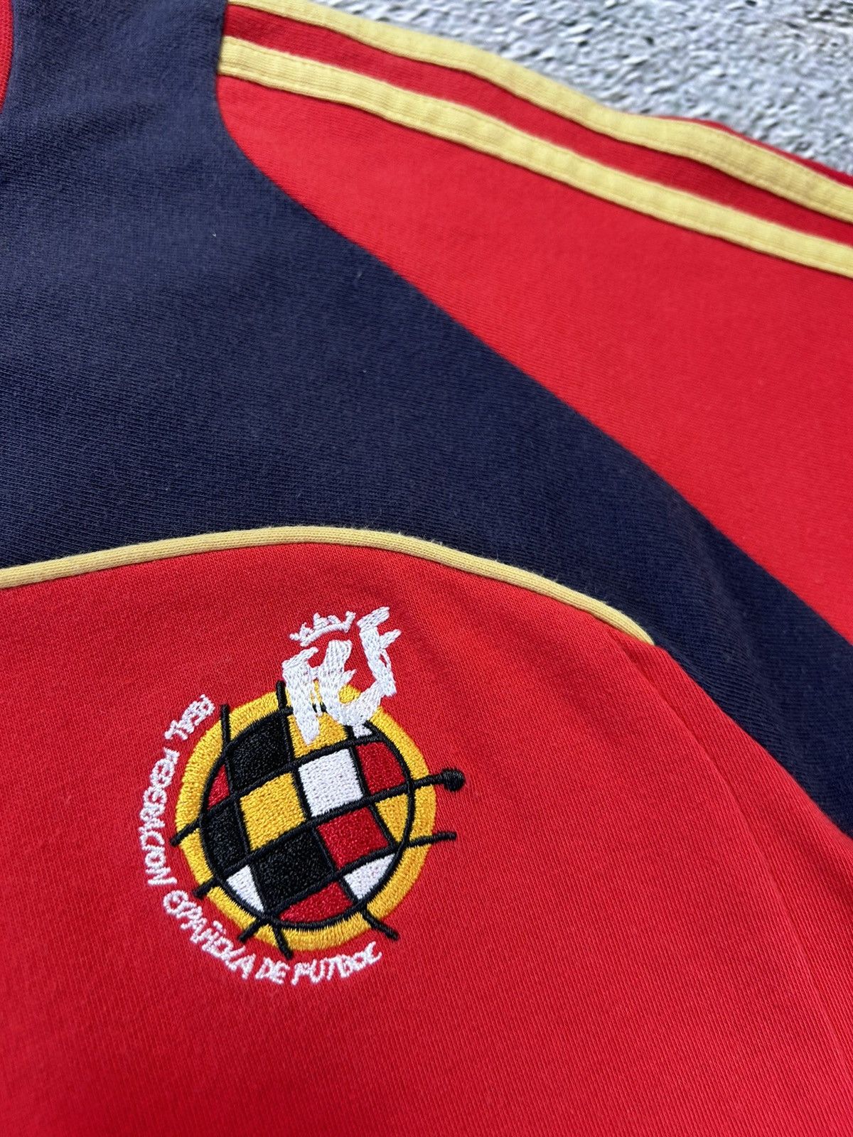 Adidas × Vintage Spain vintage Adidas t-shirt Jersey red football 2008 Size US M / EU 48-50 / 2 - 4 Thumbnail