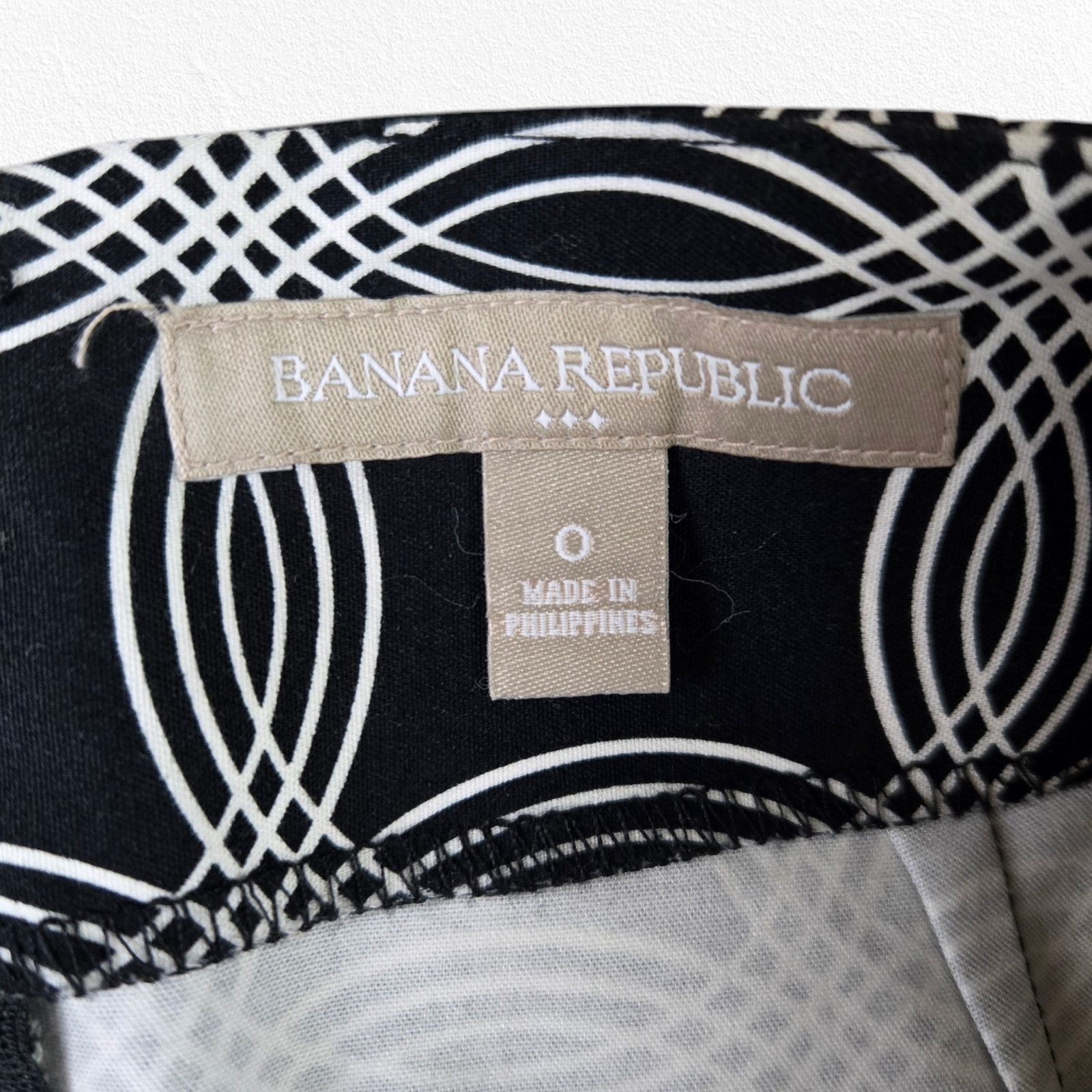 Banana Republic Banana Republic Black White Geometric Mini Skirt Size 0 Size 25" / US 0 / IT 36 - 5 Thumbnail