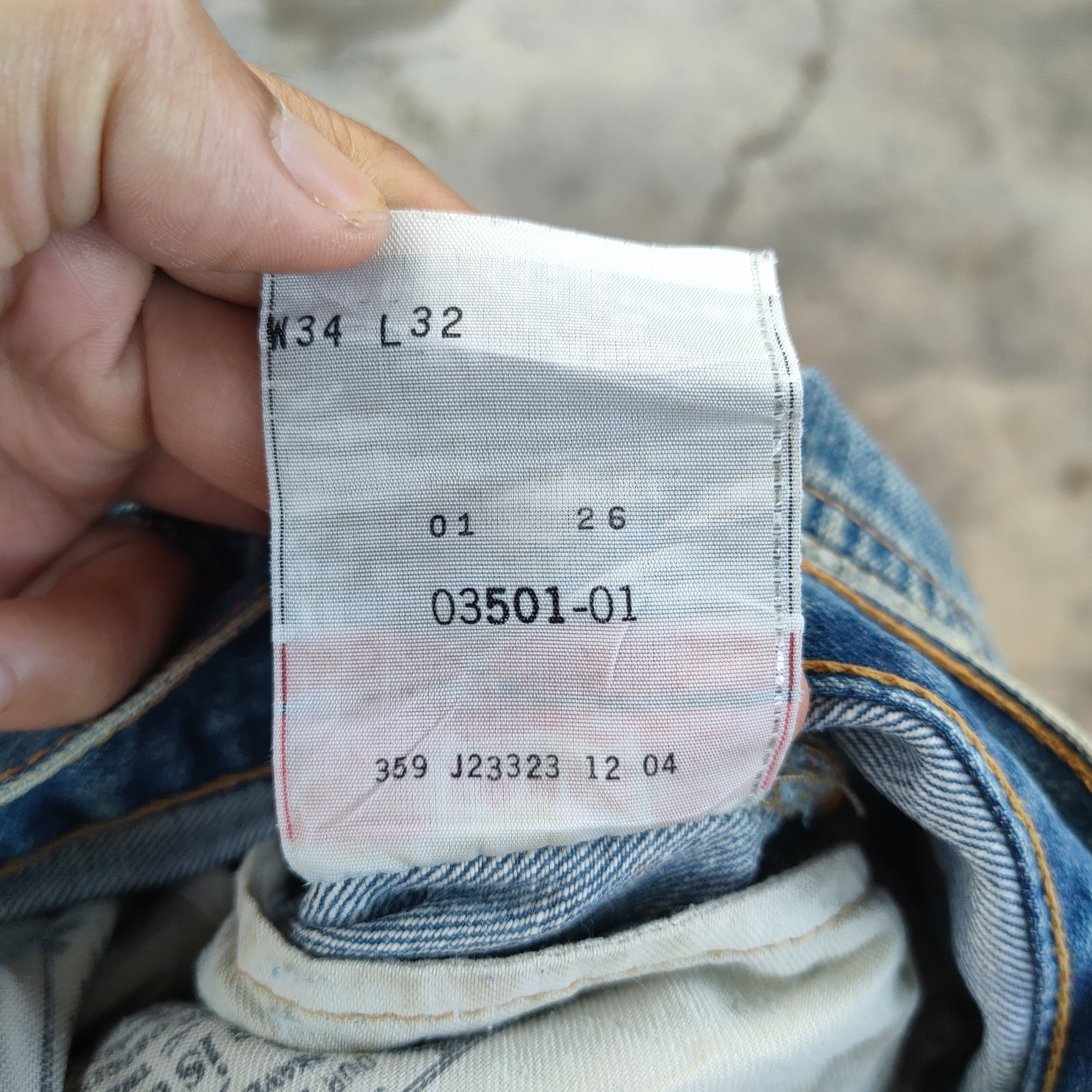 Levi's Vintage Clothing VINTAGE LEVI'S 501 04' FADED RIPPED JEANS DENIM PANTS Size US 35 - 17 Thumbnail