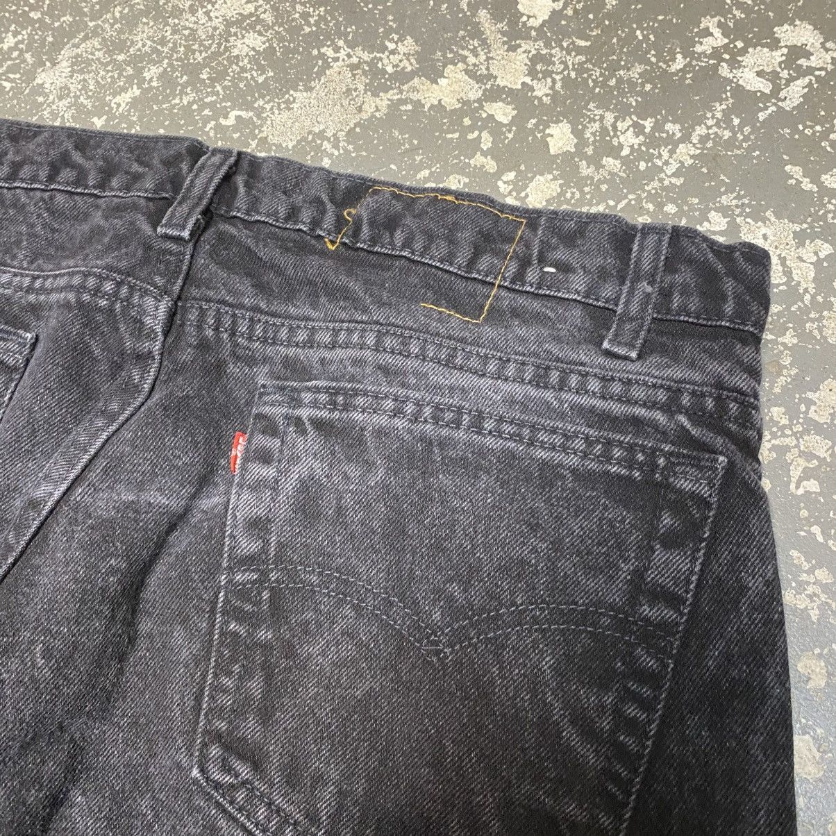Levi's × Vintage Vintage Levi’s 550 Relaxed Fit Black Faded Jeans USA 90s Size US 35 - 7 Thumbnail