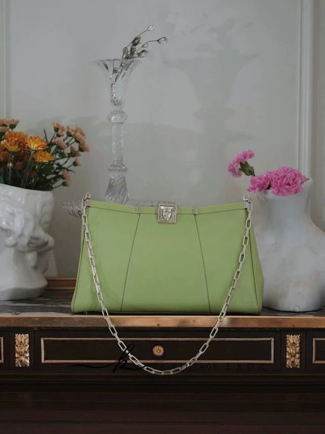 Other BKC Women of the Word 1995 Green Leather Chain Shoulder Bag Size ONE SIZE - 2 Thumbnail
