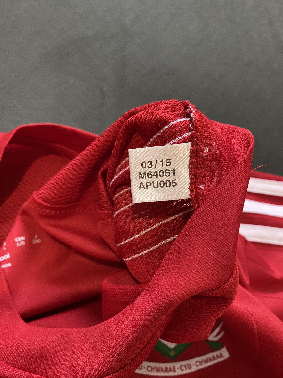 Adidas Wales Team Training Jersey Football SHirt Red Adidas Mens L Size US L / EU 52-54 / 3 - 5 Thumbnail