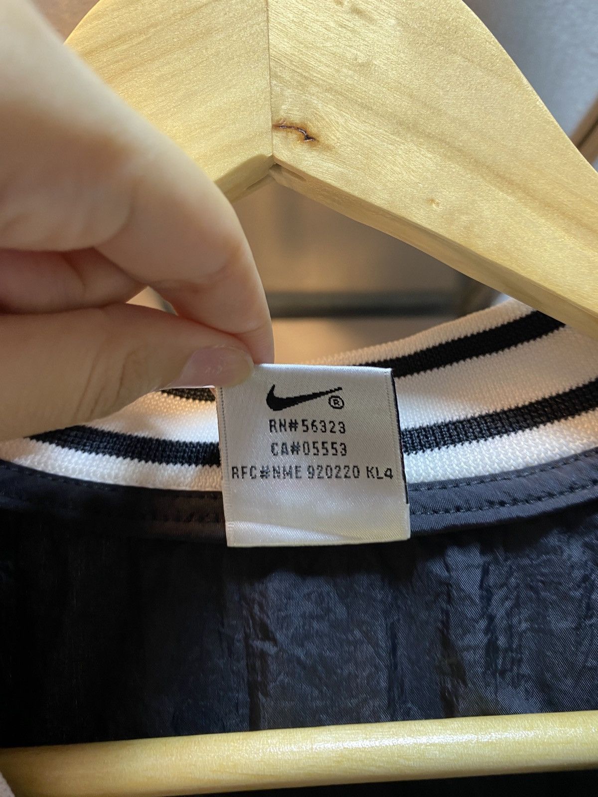 Nike Vintage Nike V- Neck Windbreaker Size US L / EU 52-54 / 3 - 6 Thumbnail