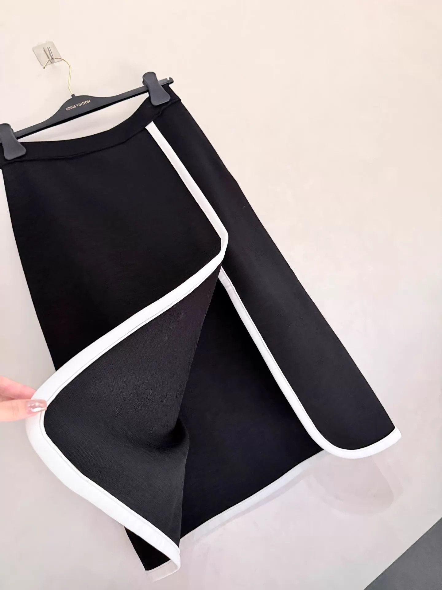 Louis Vuitton Louis Vuitton 22AW Black Knit Long Skirt S Rare Size S / US 4 / IT 40 - 3 Thumbnail