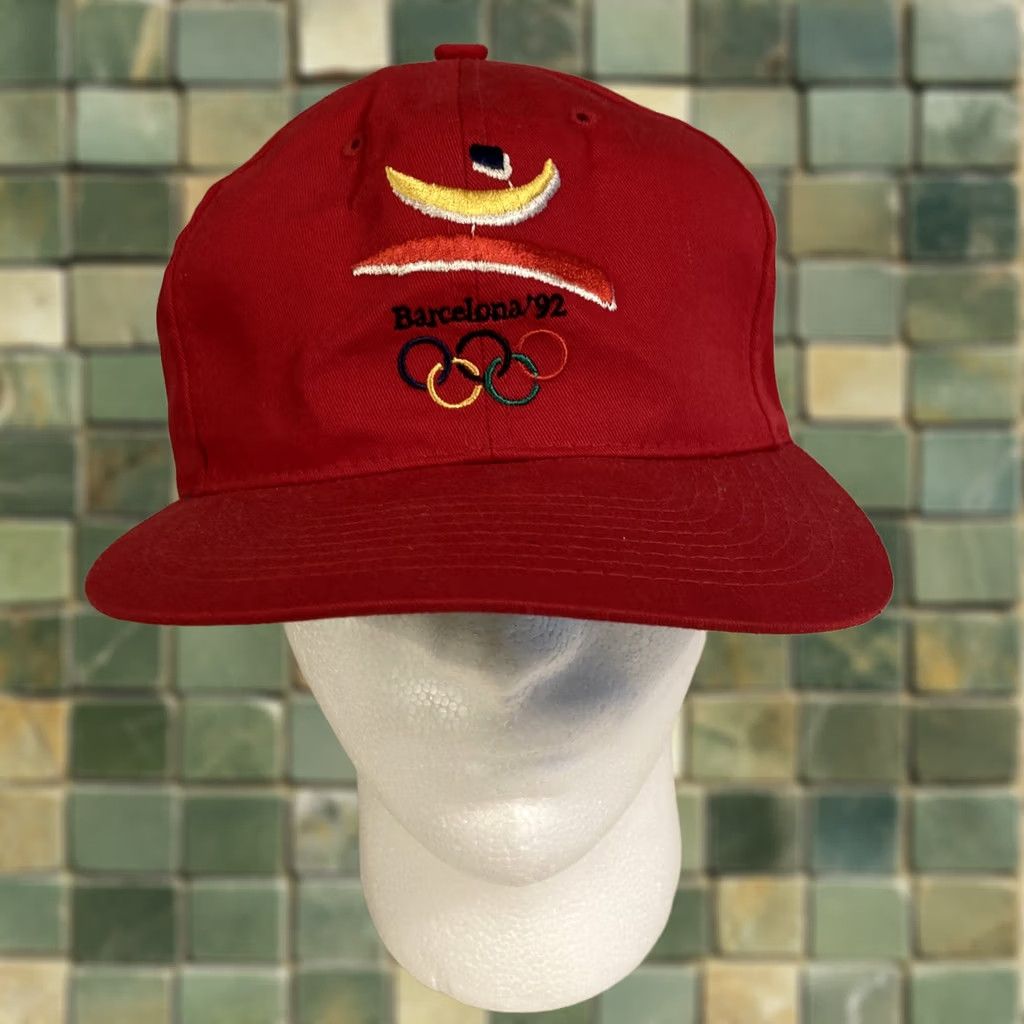 Vintage VINTAGE American Sports Wear Red Flat Brim Barcelona Olympics 1992 Snapback Men One Size Red Sports Snapback Mens Size ONE SIZE - 1 Thumbnail