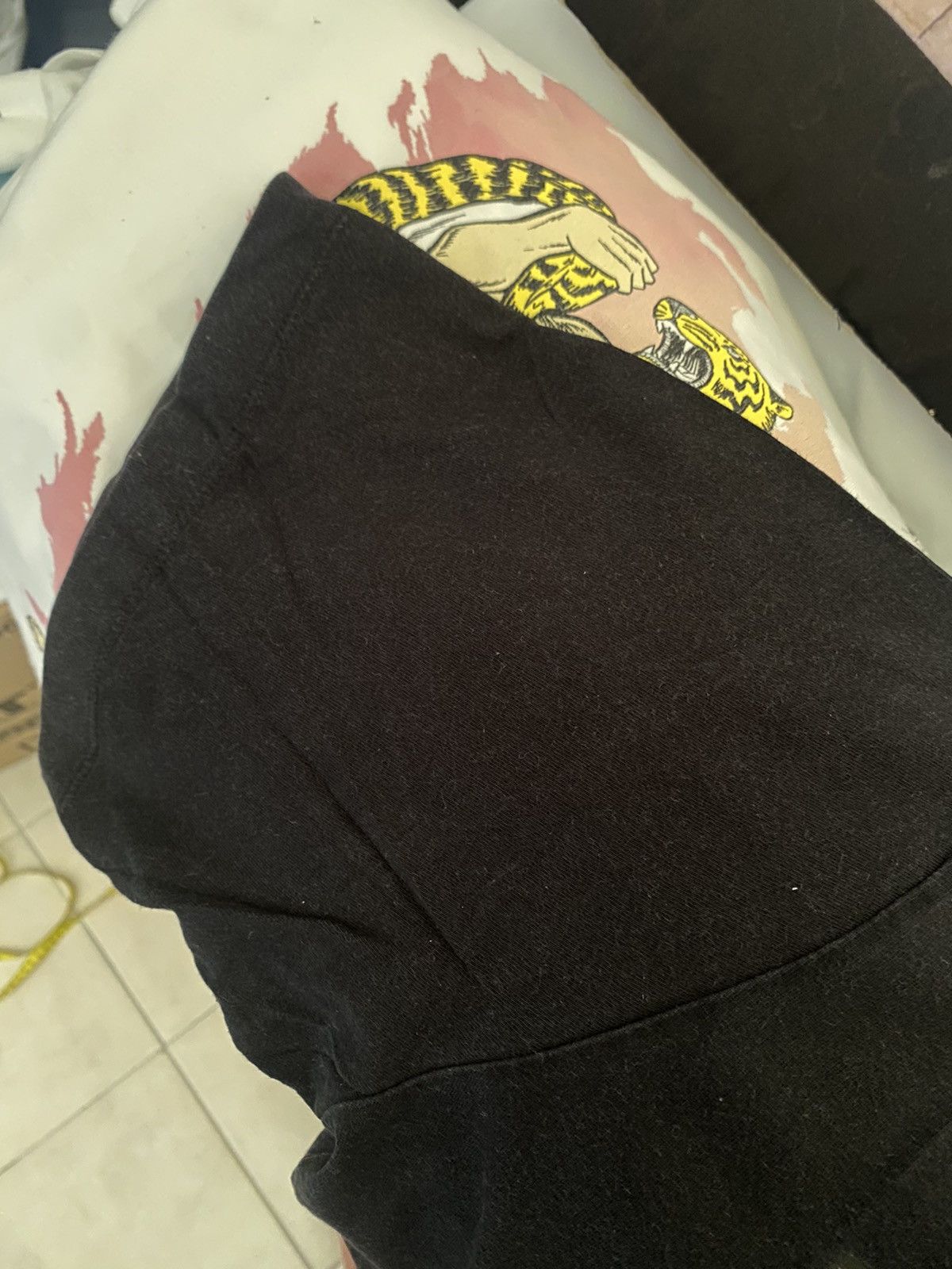Uniqlo The Devil Wears Prada Size US XL / EU 56 / 4 - 7 Thumbnail
