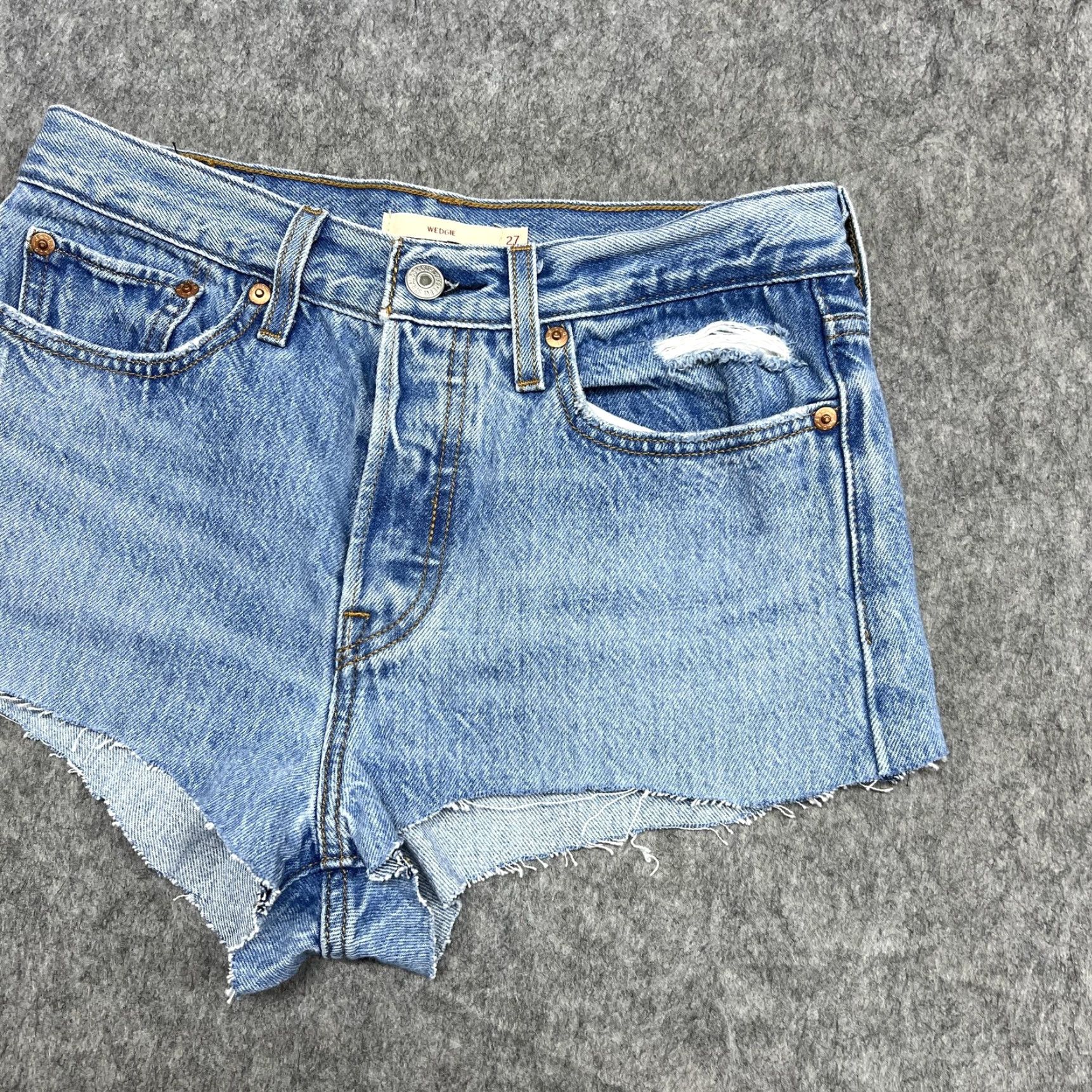 Levi's Levi's Wedgie Shorts Womens 27 Blue Distressed Cut-Off High Rise Button Fly Denim 5-Pocket Womens Jeans Shorts Blue Distressed 27 Mens? Women Size 27" / US 4 / IT 40 - 7 Thumbnail