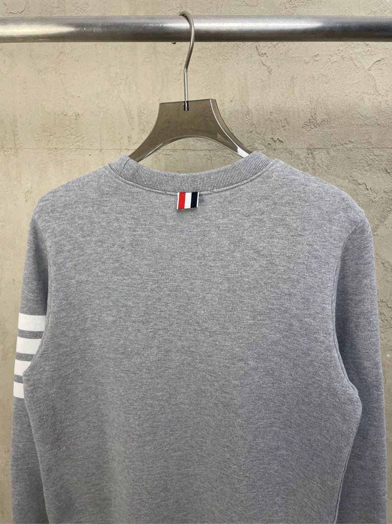 Thom Browne Thom browne Gray four-striped round-neck sweatshirt 2504-Ne Size US S / EU 44-46 / 1 - 4 Thumbnail
