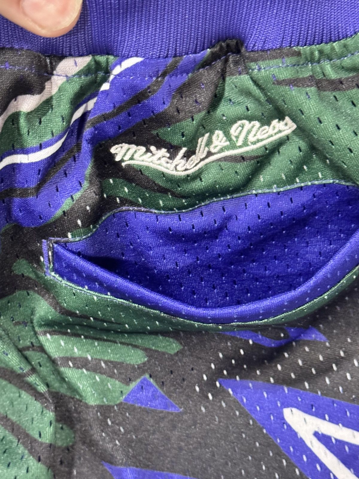 Mitchell & Ness Mitchell N Ness game day pattern short Bucks Size US 27 - 4 Thumbnail