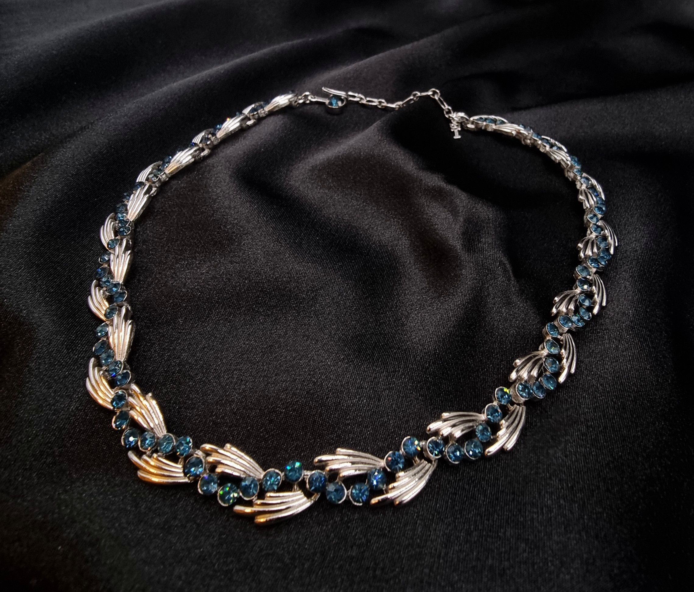 Vintage Rare Find Vintage 1960s TRIFARI Silver-Tone Choker Necklace Size ONE SIZE - 4 Thumbnail