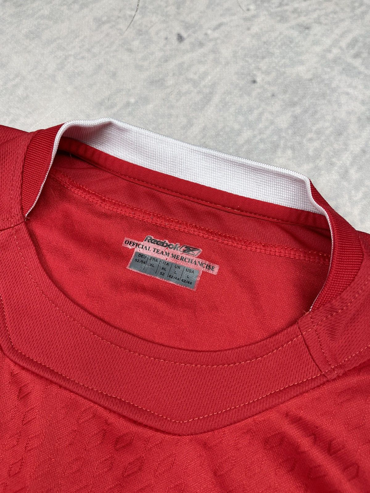 Vintage Reebok vintage jersey red Liverpool tee Size US L / EU 52-54 / 3 - 5 Thumbnail