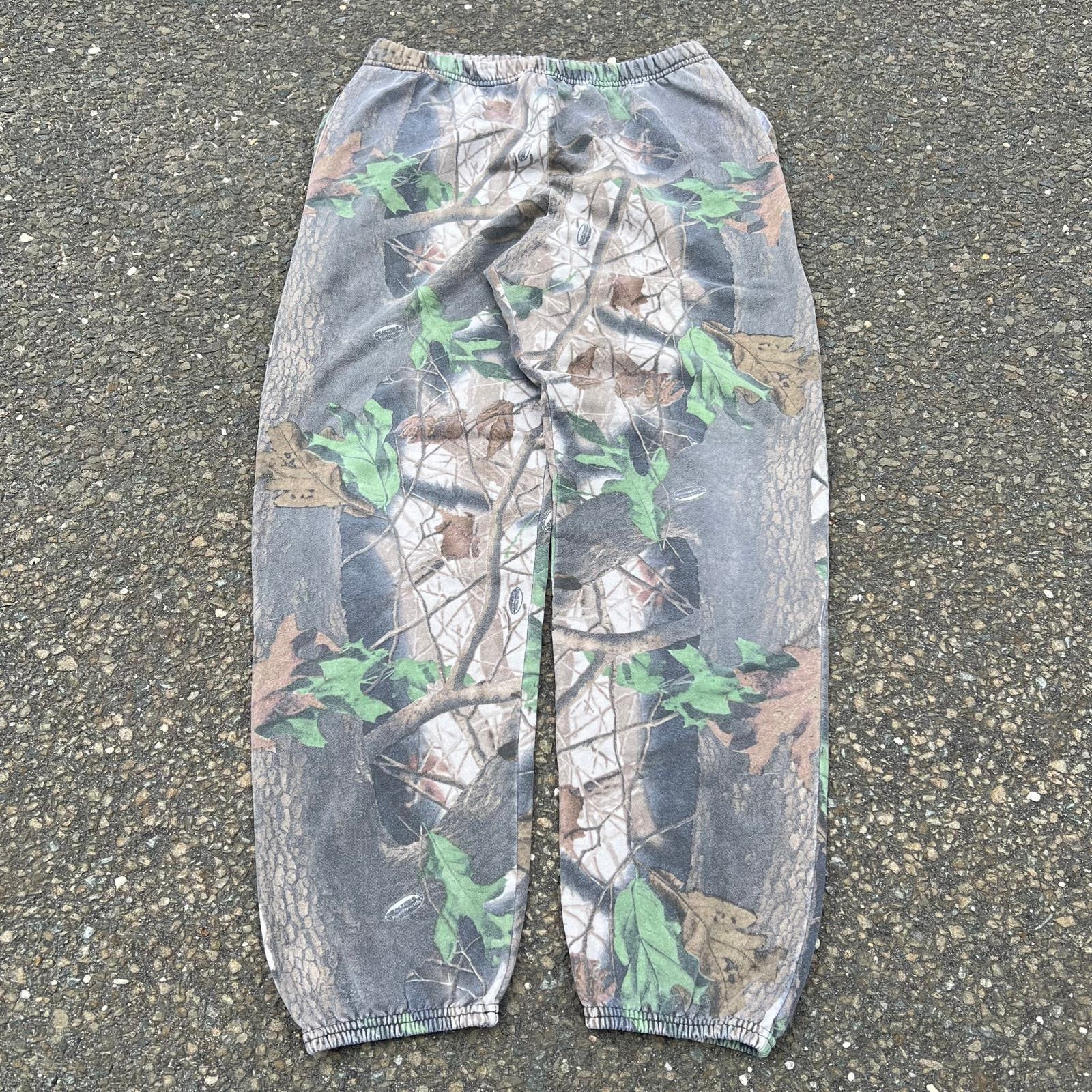 image of Vintage Realtree Camo Essential Blank Cotton Sweatpants in Green, Men's (Size 31)