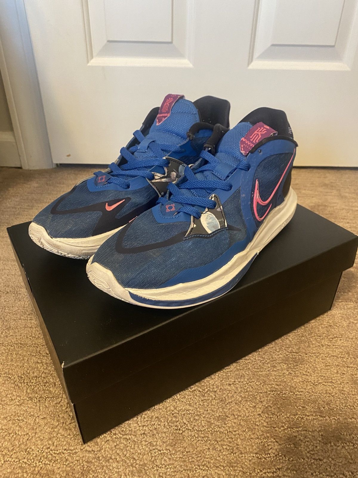 Nike Kyrie 5 Low Size US 9.5 / EU 42-43 - 1 Thumbnail