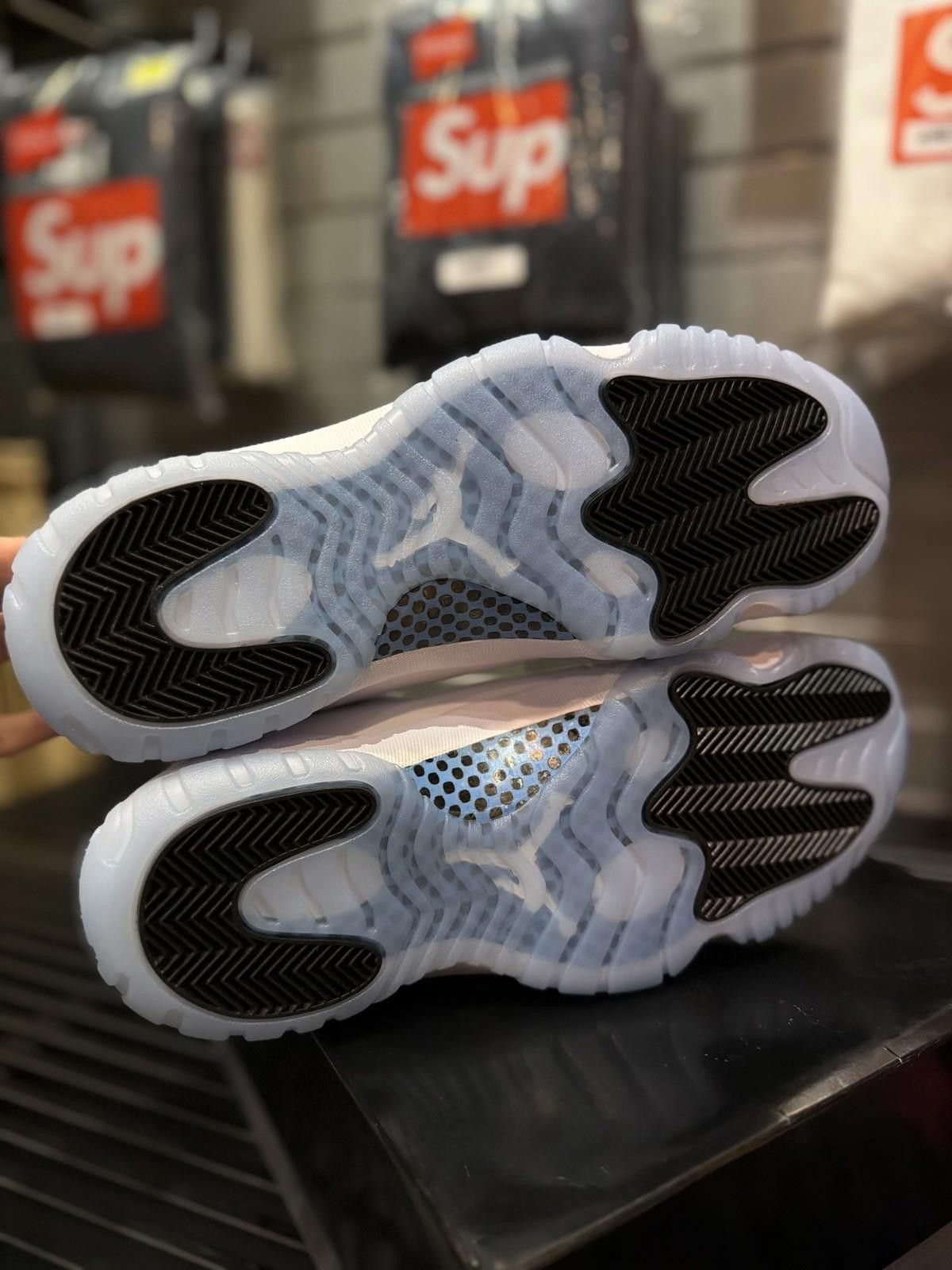 Jordan Brand Size 11 - Men Air Jordan 11 Retro 2024 Legend Blue Columbia Size US 11 / EU 44 - 10 Thumbnail