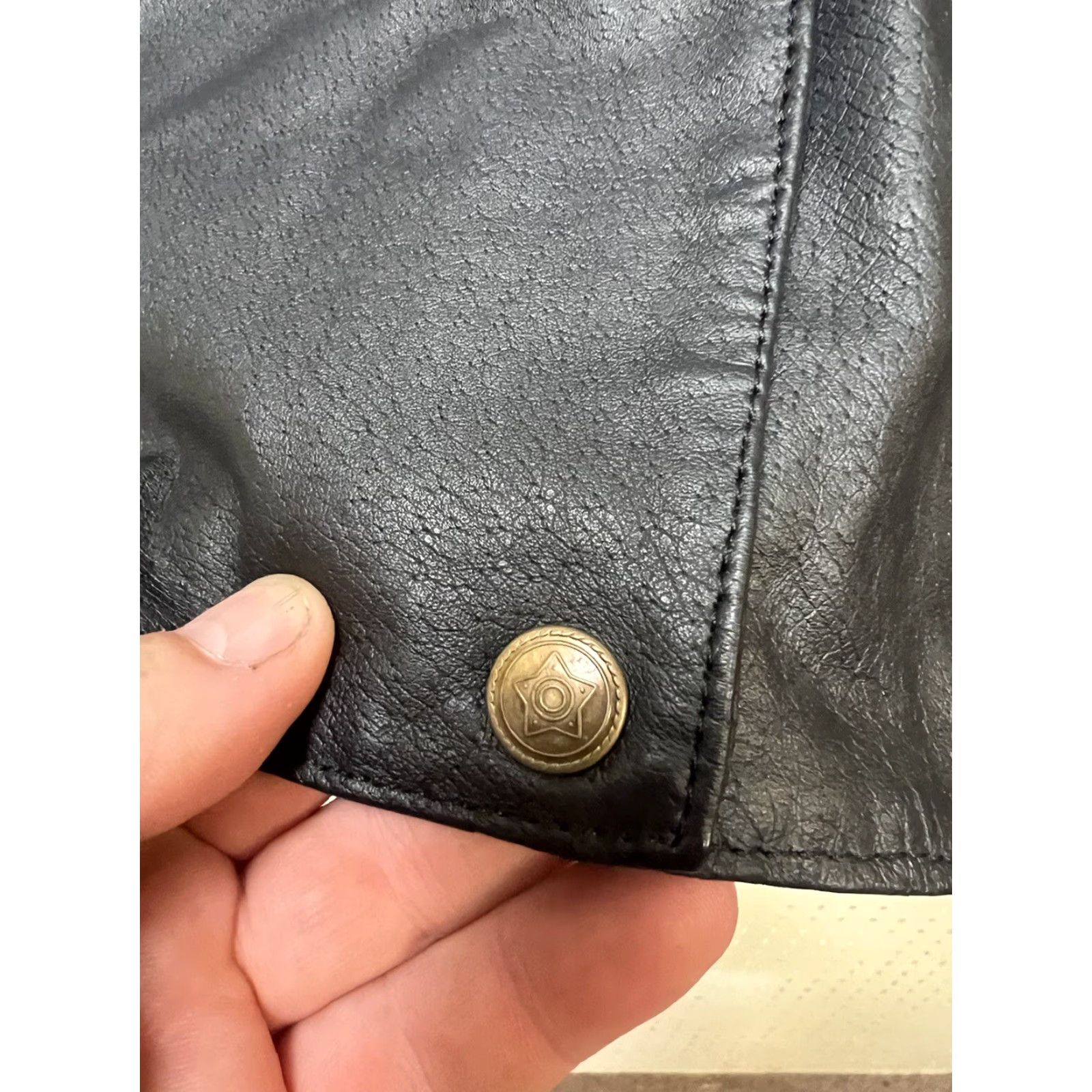 Vintage VINTAGE Starling Black Leather Vest Mens XL Motorcycle Jacket Sleeveless V-Neck Snap Pocket 90s Biker Riding Christmas? Size US XL / EU 56 / 4 - 2 Thumbnail