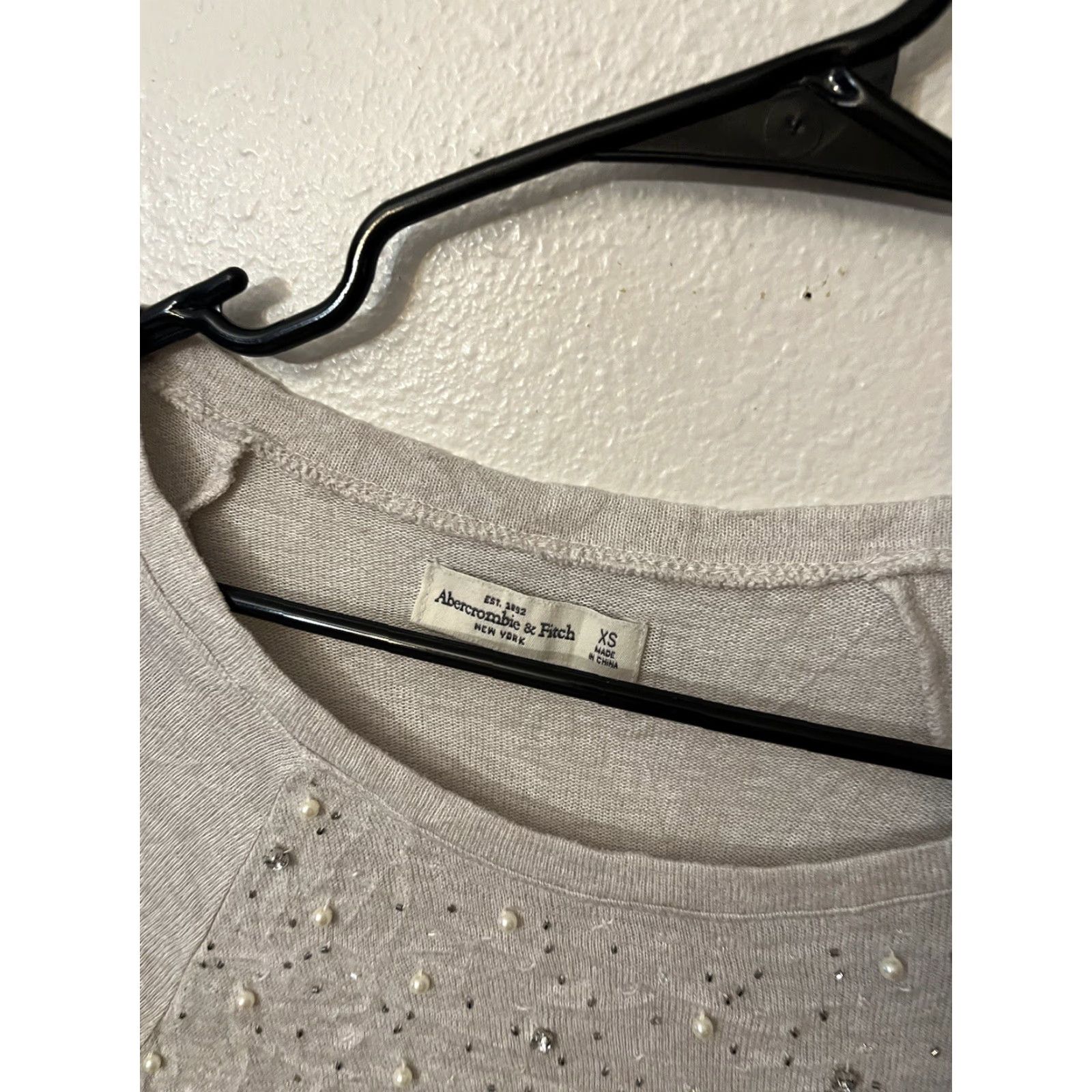 Abercrombie & Fitch Abercrombie & Fitch Pearl Studded Top XS Women Blouse Round Neck Long Sleeve Gray Knit Polyester Visco... Size XS / US 0-2 / IT 36-38 - 3 Thumbnail