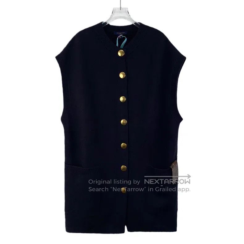 Louis Vuitton Louis Vuitton 23 Black Old Fashioned Wool Crew Neck Single Size XS / US 0-2 / IT 36-38 - 1 Thumbnail