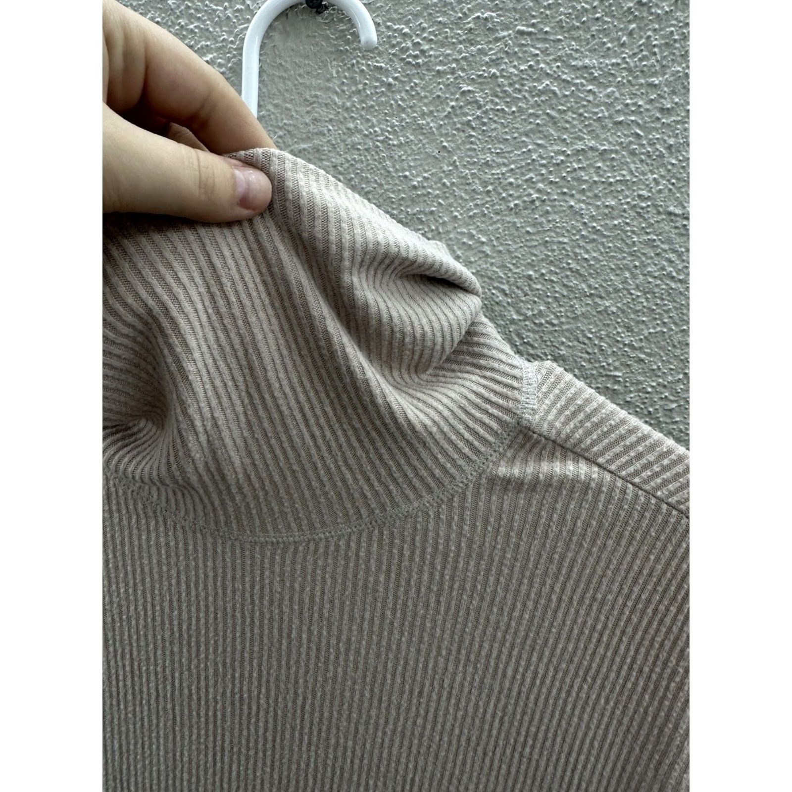 American Eagle Outfitters American Eagle Outfitters Sweater Shirt Womens Medium Tan Long Sleeve Cowl Neck Ribbed Lightweight Knit Size M / US 6-8 / IT 42-44 - 3 Thumbnail