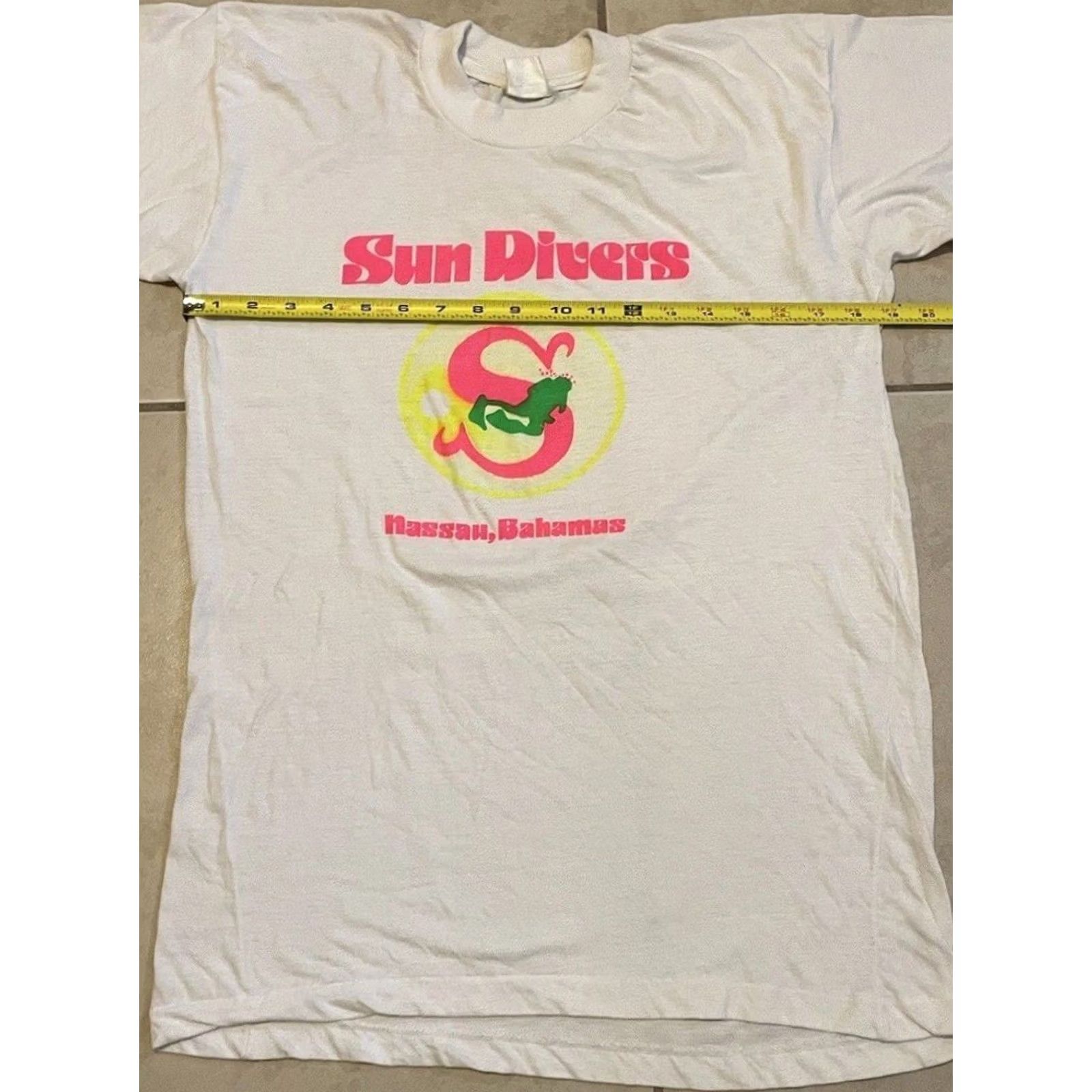 Vintage VINTAGE Bahamas Sun Divers Faded Shirt M White Surf Skater Grunge 80s 90s USA Ocean Pacific TC Ocean Vintage Mens T-Shirt Size US M / EU 48-50 / 2 - 7 Thumbnail