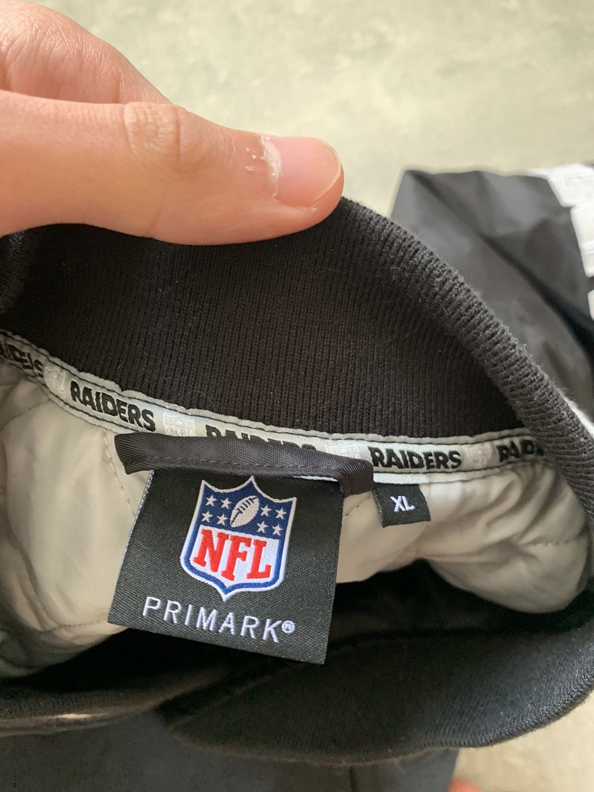 NFL NFL Raiders Black Nylon Buttoned Bomber Jacket Size US XL / EU 56 / 4 - 4 Thumbnail