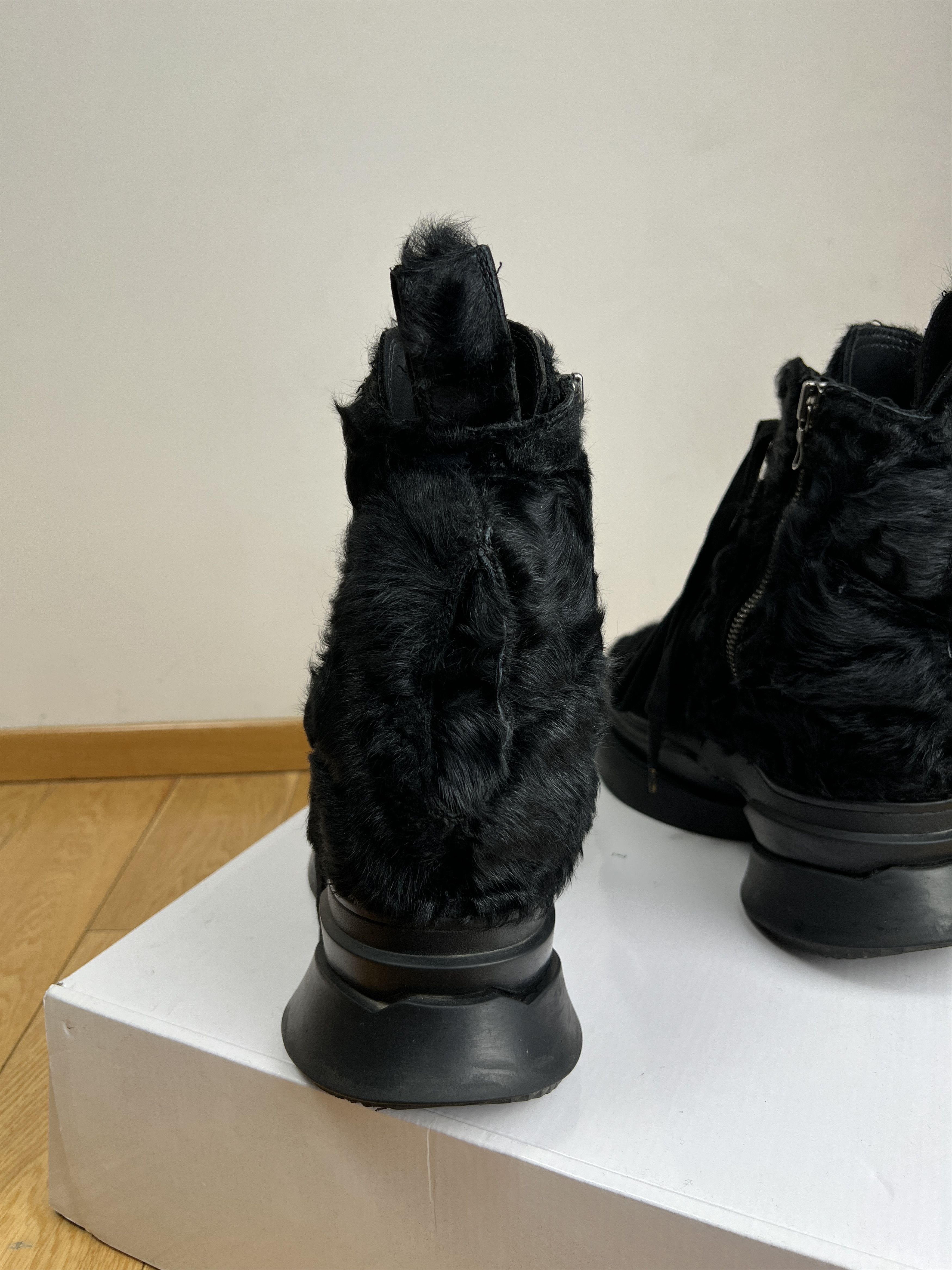 Julius Lamb Hair Shell Boots Size US 10 / EU 43 - 13 Thumbnail