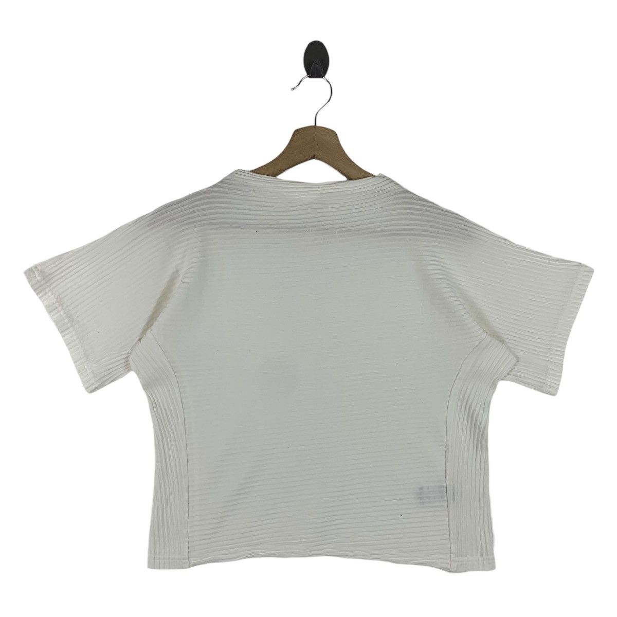 Designer × Issey Miyake PLANTATION By ISSEY MIYAKE Pleated women tees Size M / US 6-8 / IT 42-44 - 1 Thumbnail