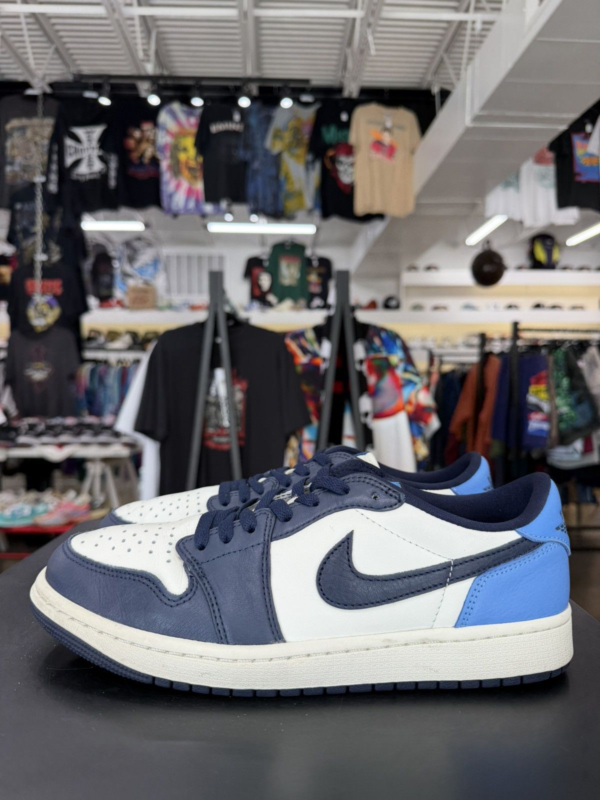 Jordan Brand Air Jordan 1 Low Obsidian UNC Size 9 (2025) Size US 9 / EU 42 - 7 Thumbnail