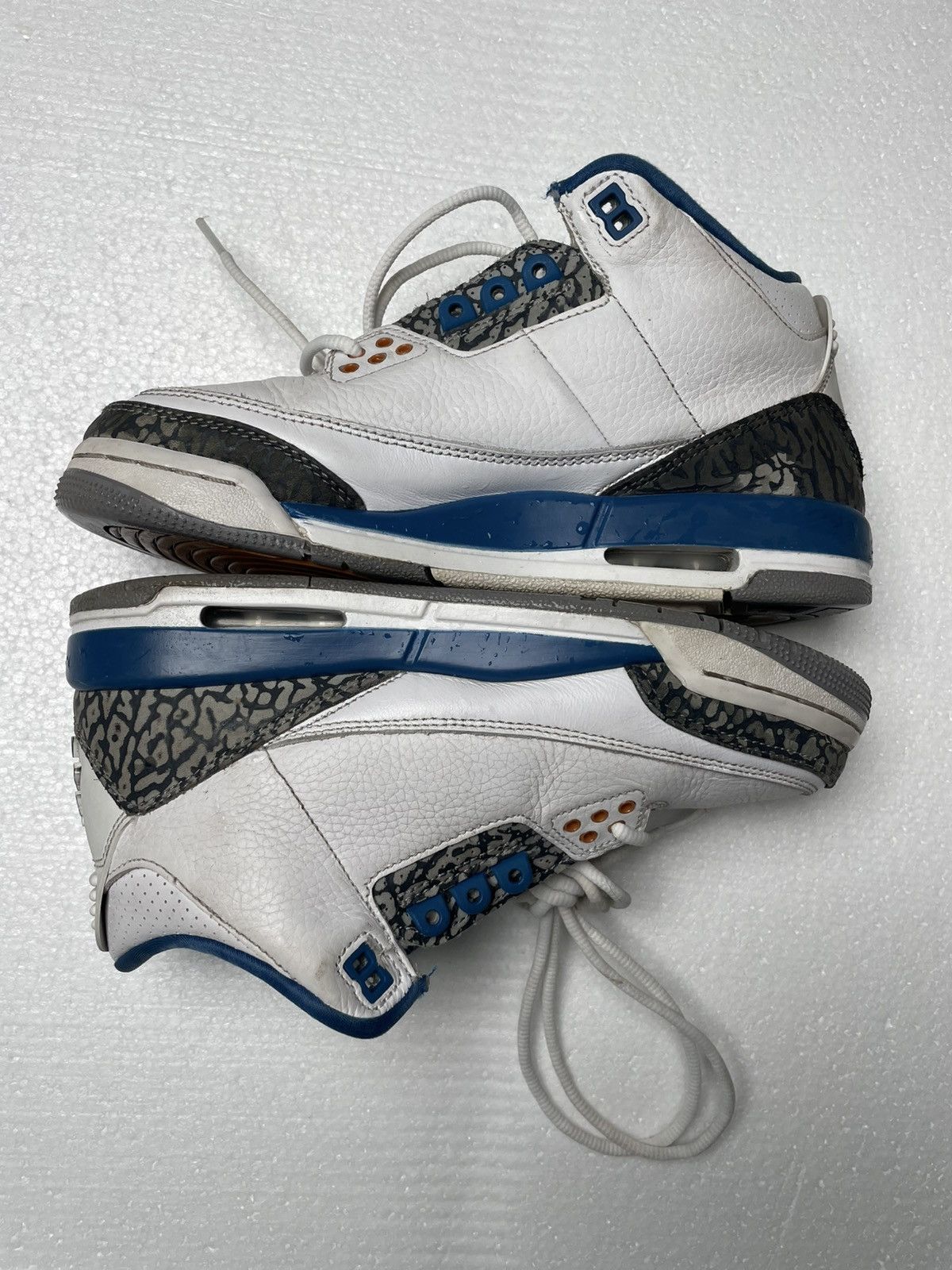 Jordan Brand Nike Air Jordan 3 Retro Washington Wizards Shoes 6.5 Youth Size US 6.5 / EU 39-40 - 2 Thumbnail