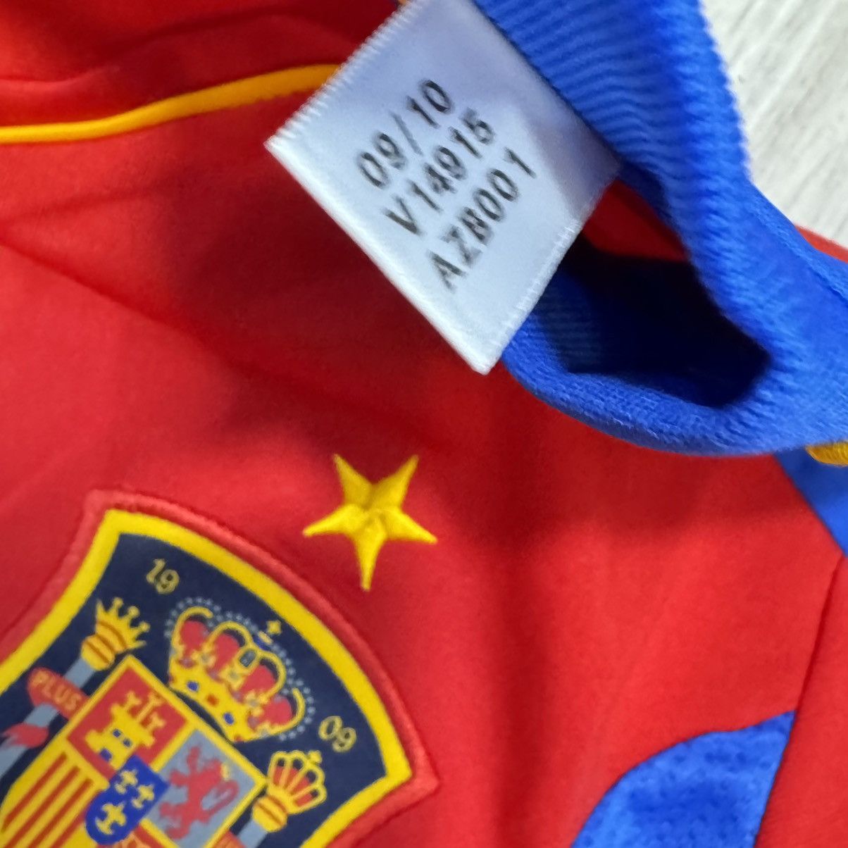 Adidas (Youth size) Spain 10/11 home shirt (Bnwt) Size US XXS / EU 40 - 7 Thumbnail