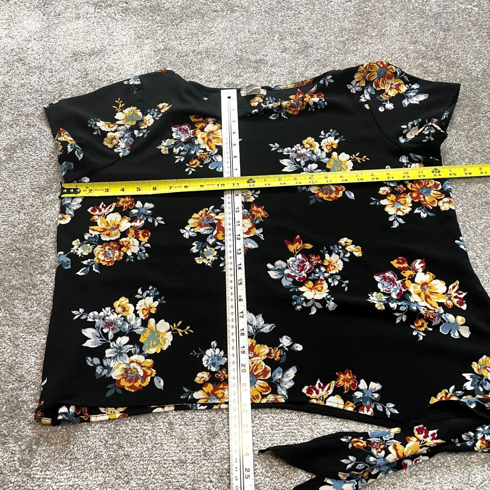 Vintage Passport Blouse Top womens 2X Black Floral Short Sleeve Ladies Hip Tie Knot Soft Size XXL / US 16-18 / IT 52-54 - 4 Thumbnail