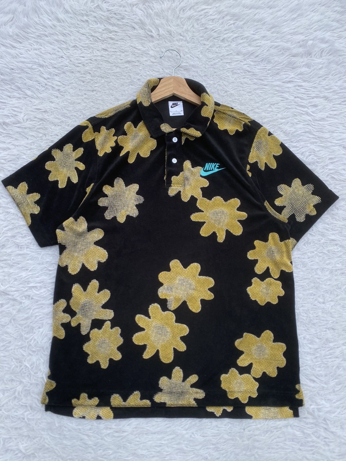 Nike Rare Nike Sportswear Men's Black Allover Flower Polo Shirt Size US M / EU 48-50 / 2 - 2 Thumbnail