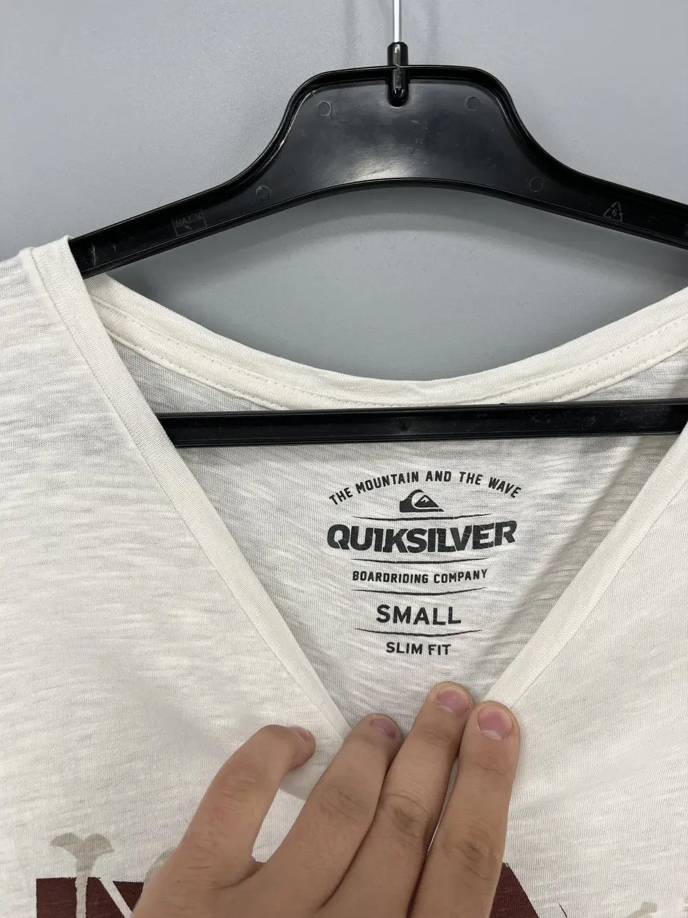Vintage Vintage Quiksilver Y2K Logo Light White Tee Shirt Surf Size US S / EU 44-46 / 1 - 7 Thumbnail