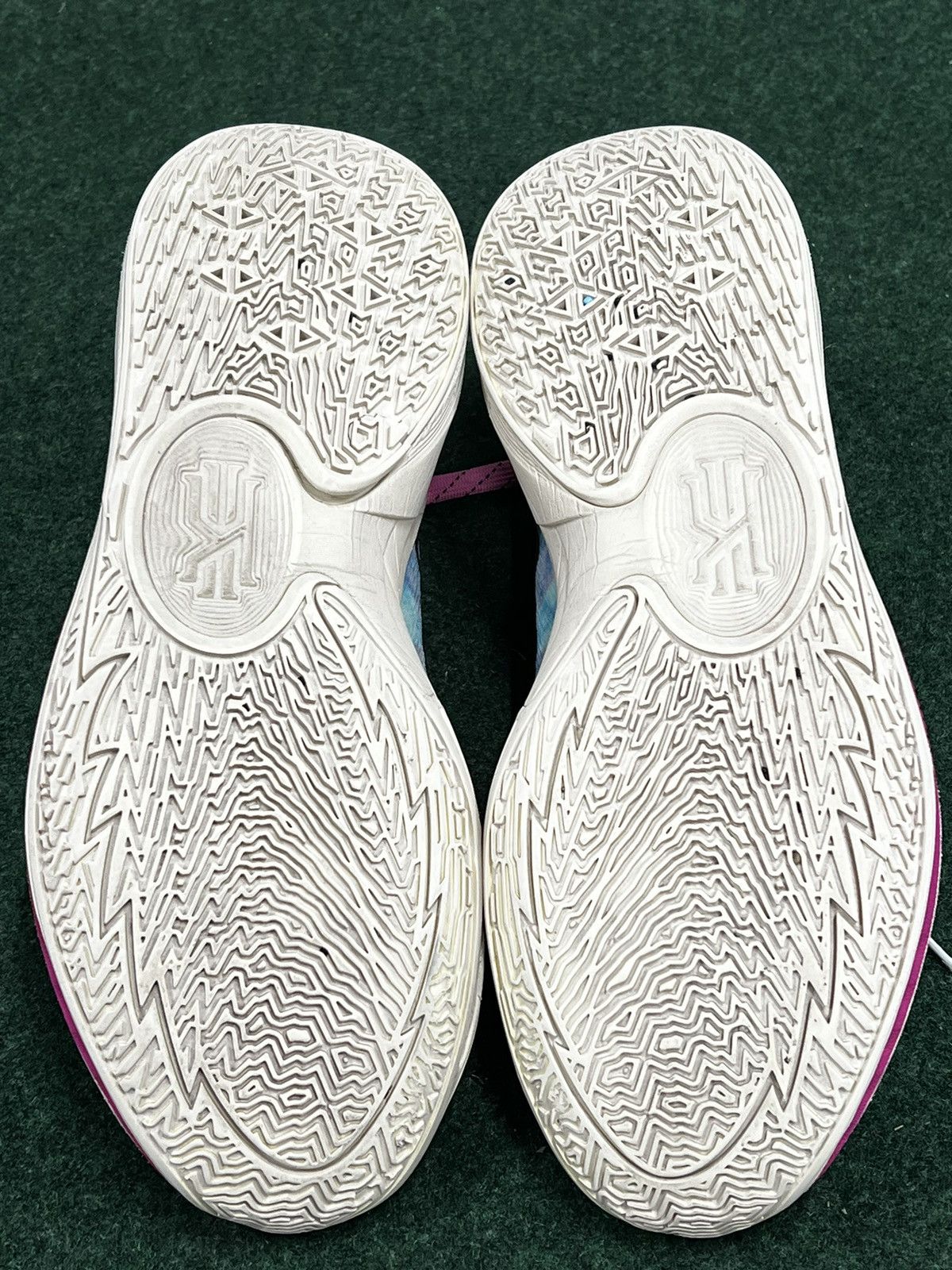 Nike 2022 Nike Kyrie Low 5 Community Size US 12 / EU 45 - 8 Thumbnail