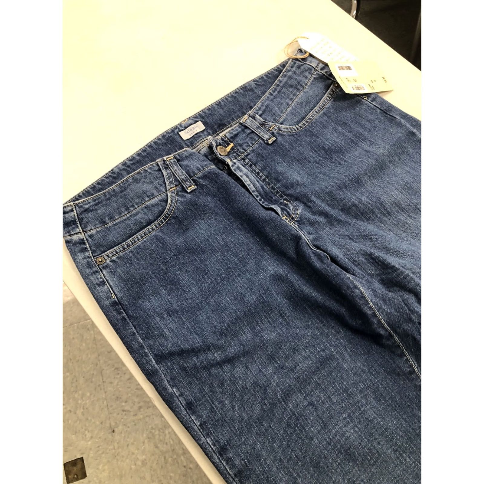 Vintage Halogen Women’s Denim Straight Leg Capri Jeans 12 Medium Wash 34x25 5-Pocket Modern Rise Mid Blue Size 34" / US 12 / IT 48 - 6 Thumbnail