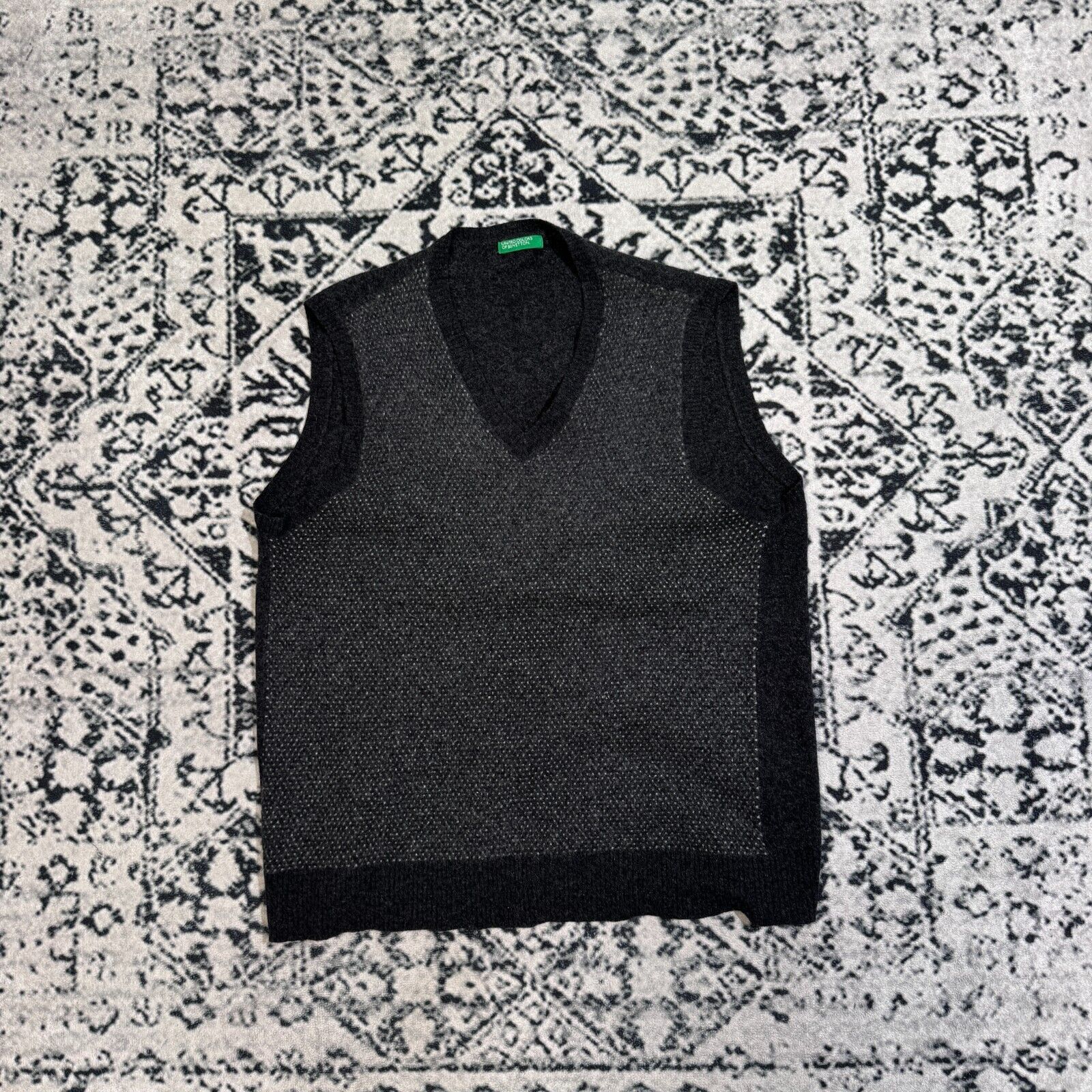 Vintage Vintage Unisex Black Wool Vest Sweater Size M 90s Oldmoney Size US M / EU 48-50 / 2 - 1 Thumbnail