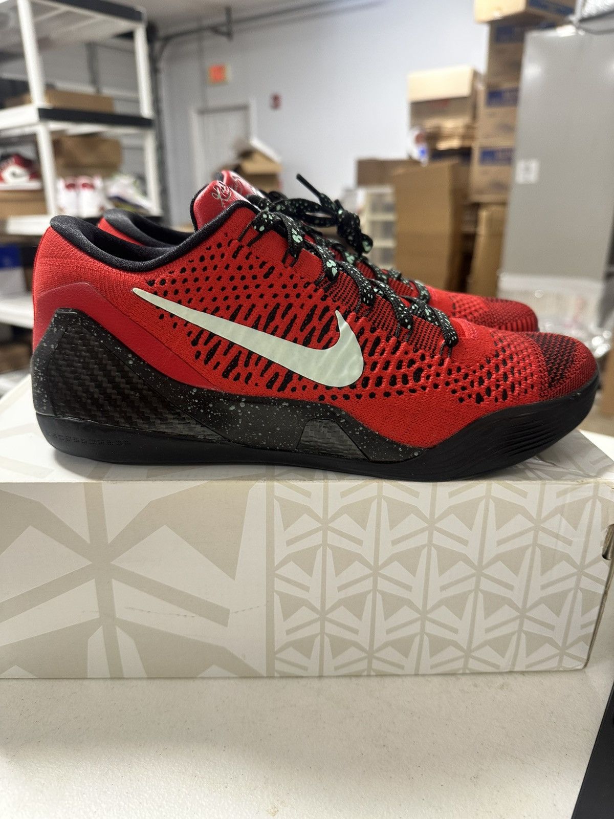 Nike Kibe elite low university red Size US 9 / EU 42 - 4 Thumbnail