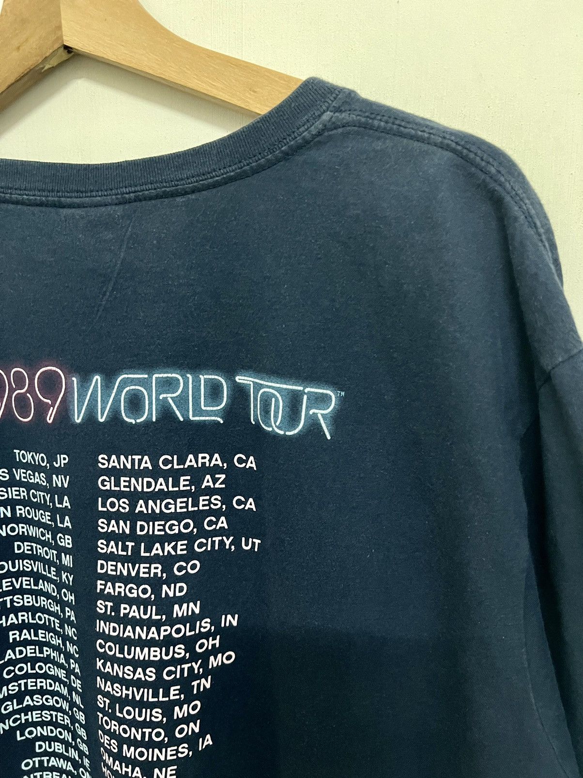 Band Tees × Vintage Taylor Swift The 1989 World Tour Tee Size US XL / EU 56 / 4 - 12 Thumbnail