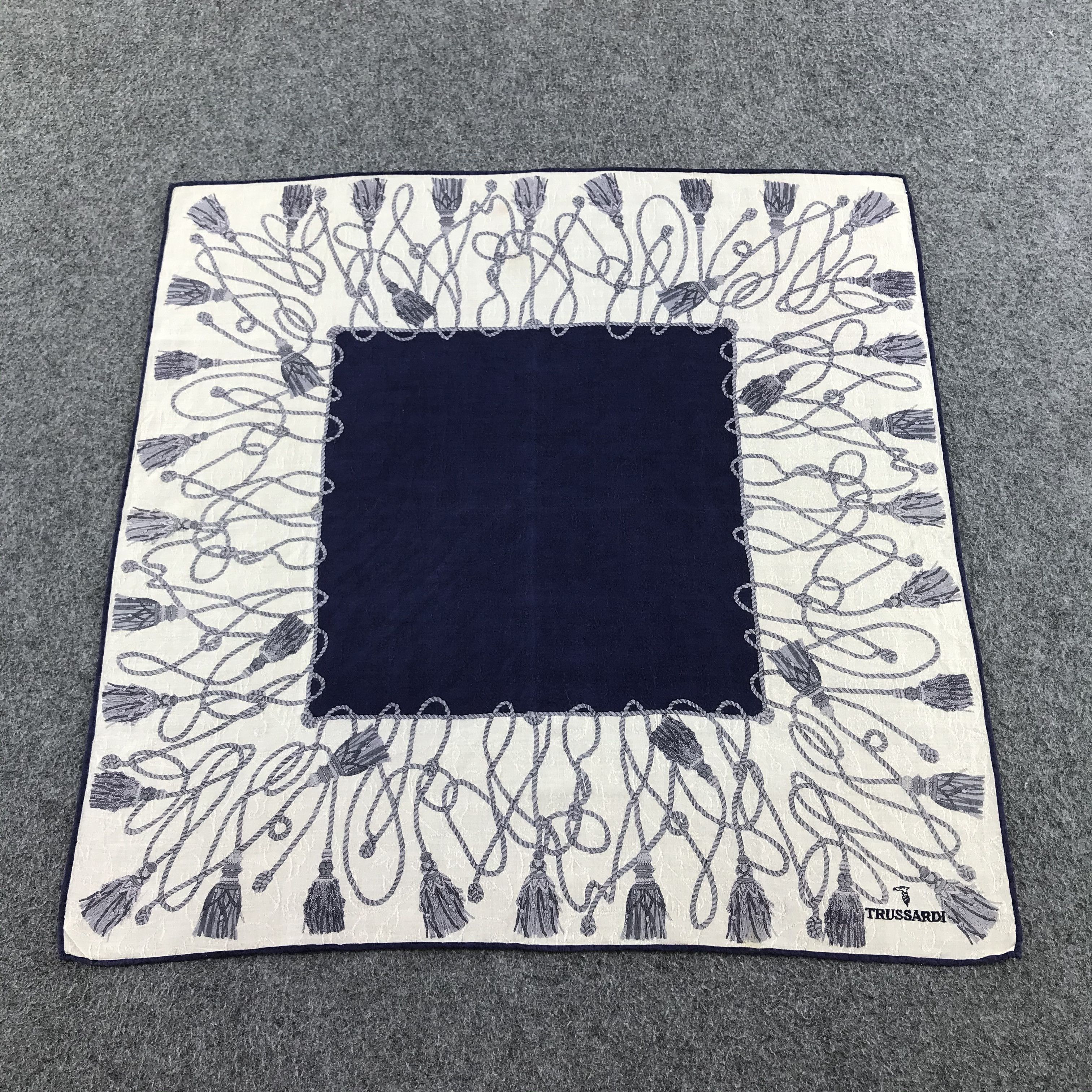 Trussardi Trussardi Tassels Handkerchief Neckerchief Bandana H1271 Size ONE SIZE - 2 Thumbnail