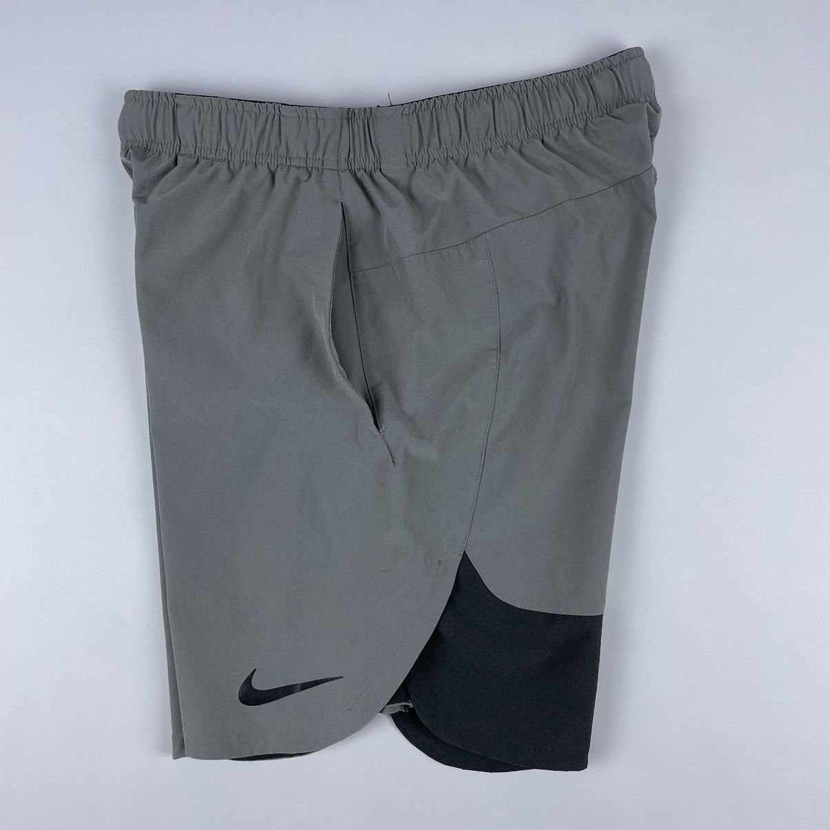 Nike Nike dri-fit Shorts Size US 32 / EU 48 - 2 Thumbnail