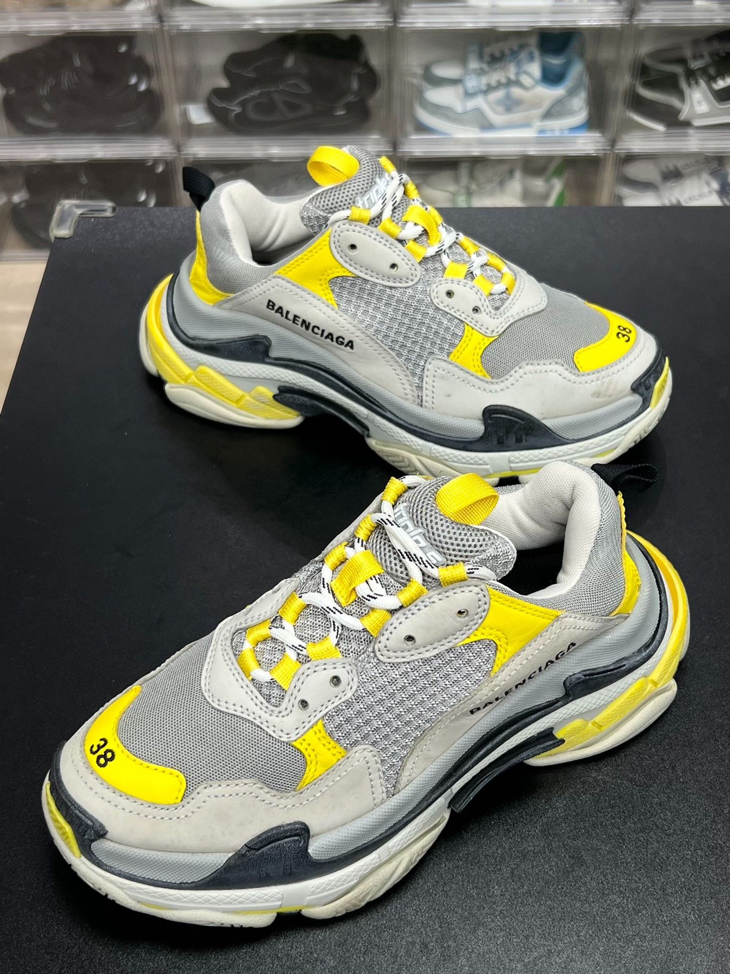 Balenciaga Balenciaga Yellow Lowtop Sneakers us_8 Women Size US 8 / IT 38 - 1 Thumbnail