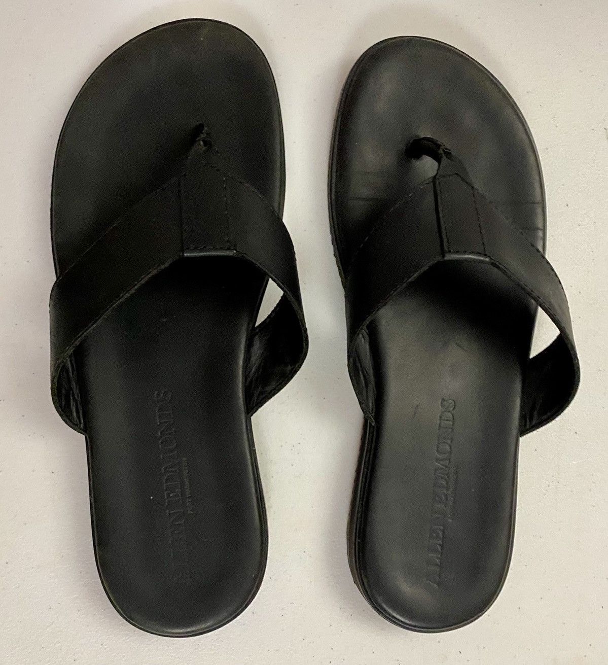 Allen Edmonds Allen Edmonds Black Leather Oscar Thong Sandals 11 D VGC Size US 11 / EU 44 - 6 Thumbnail
