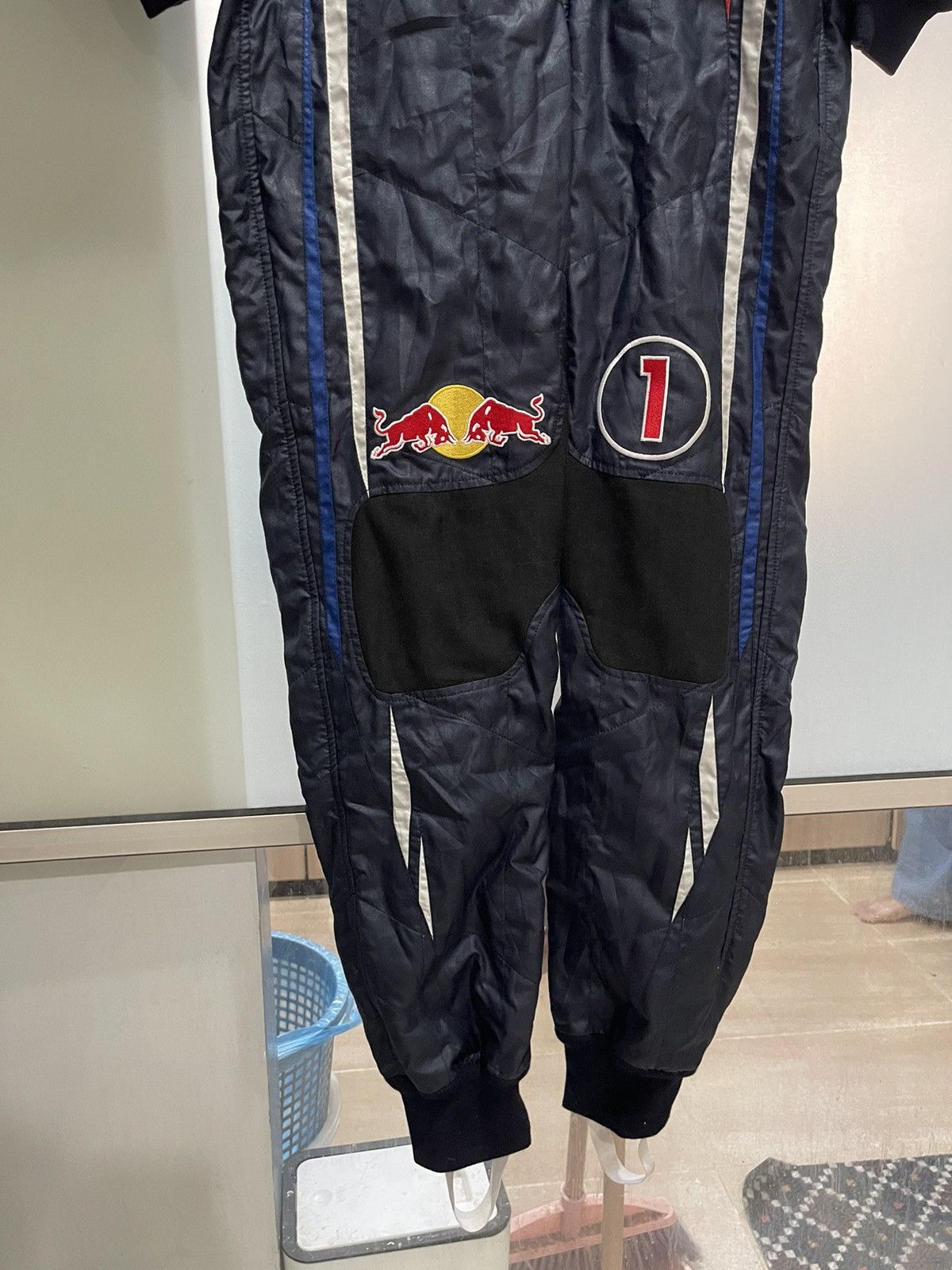 Formula 1 🔥HALL OF FAME LEGENDARY F1 2013 SEBASTIAN VETTEL SIGNED SUIT Size US 34 / EU 50 - 7 Thumbnail