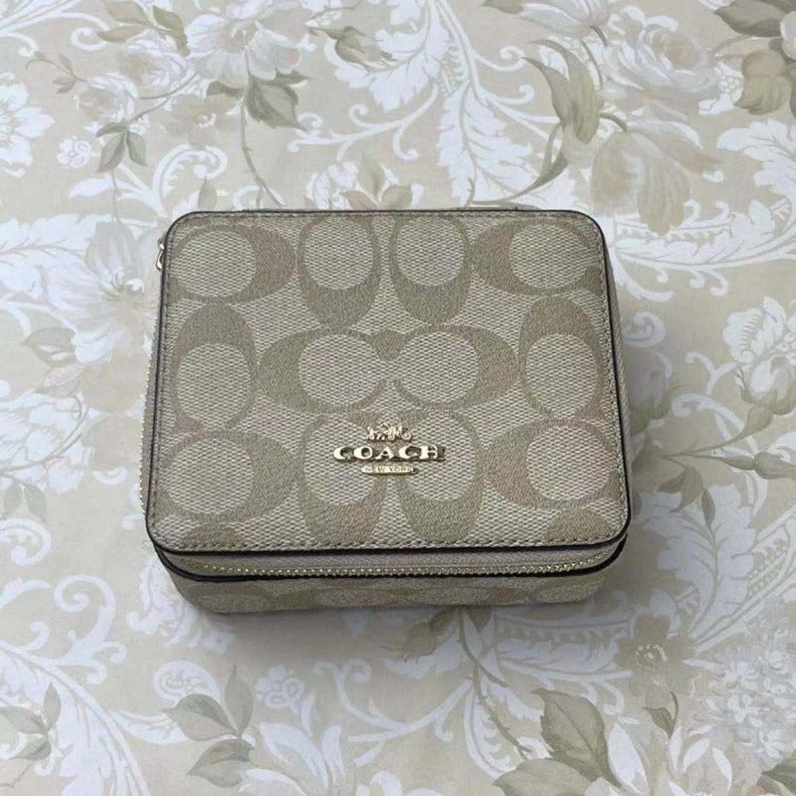 Coach Coach C3311 Large Signature Canvas Jewelry Box Light/Khaki Size ONE SIZE - 1 Thumbnail